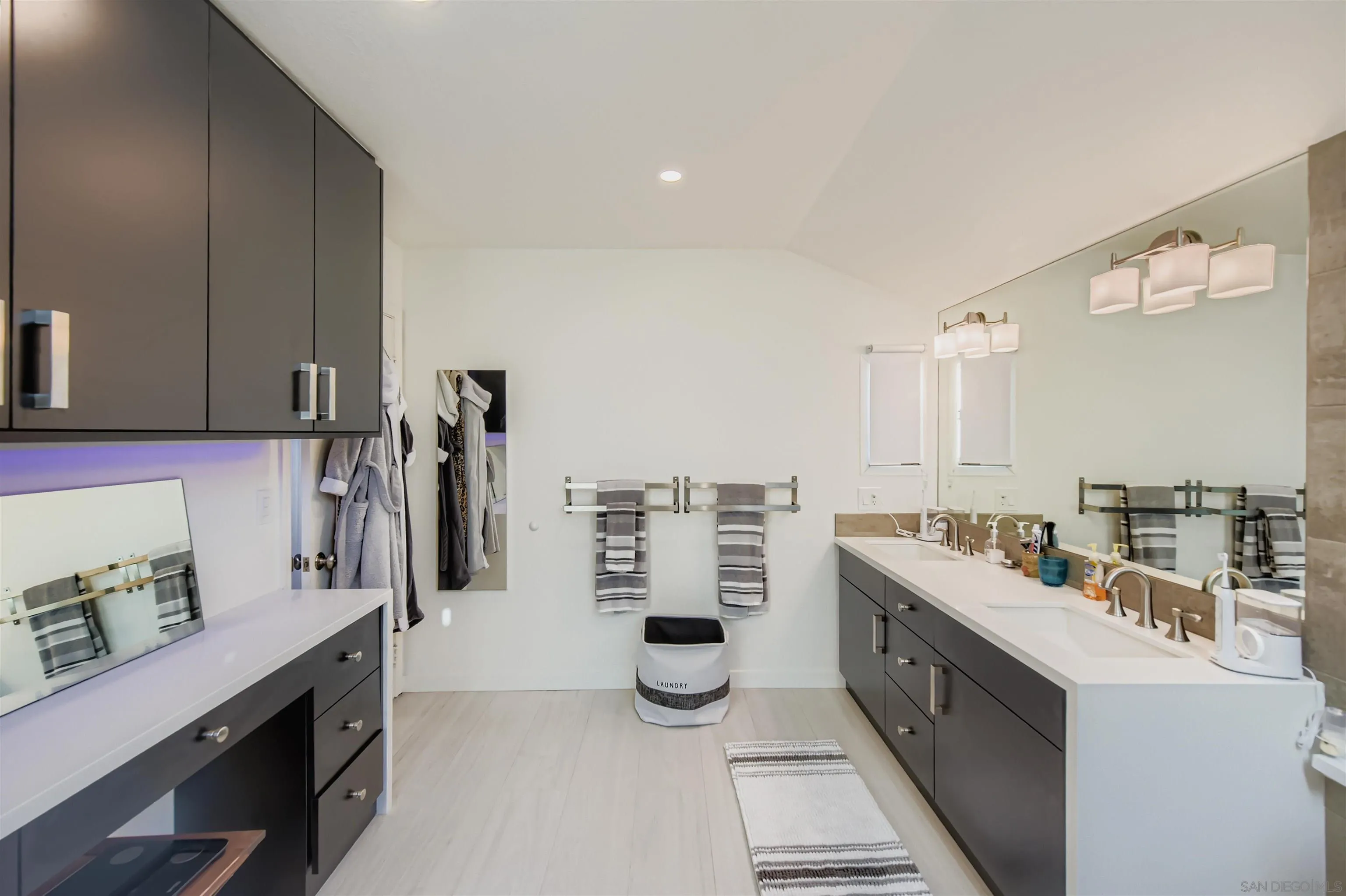 San Diego, California, 92124, United States, 4 Bedrooms Bedrooms, ,3 BathroomsBathrooms,Residential,For Sale,2000483