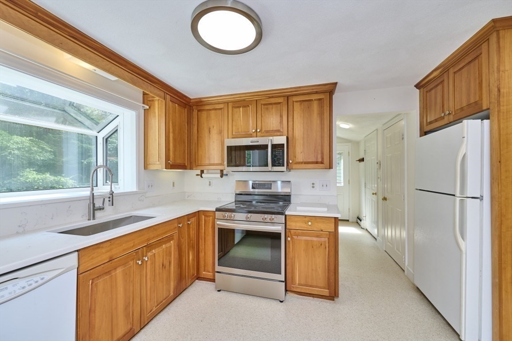 Rowley, Massachusetts, 01969, United States, 4 Bedrooms Bedrooms, ,3 BathroomsBathrooms,Residential,For Sale,1867579
