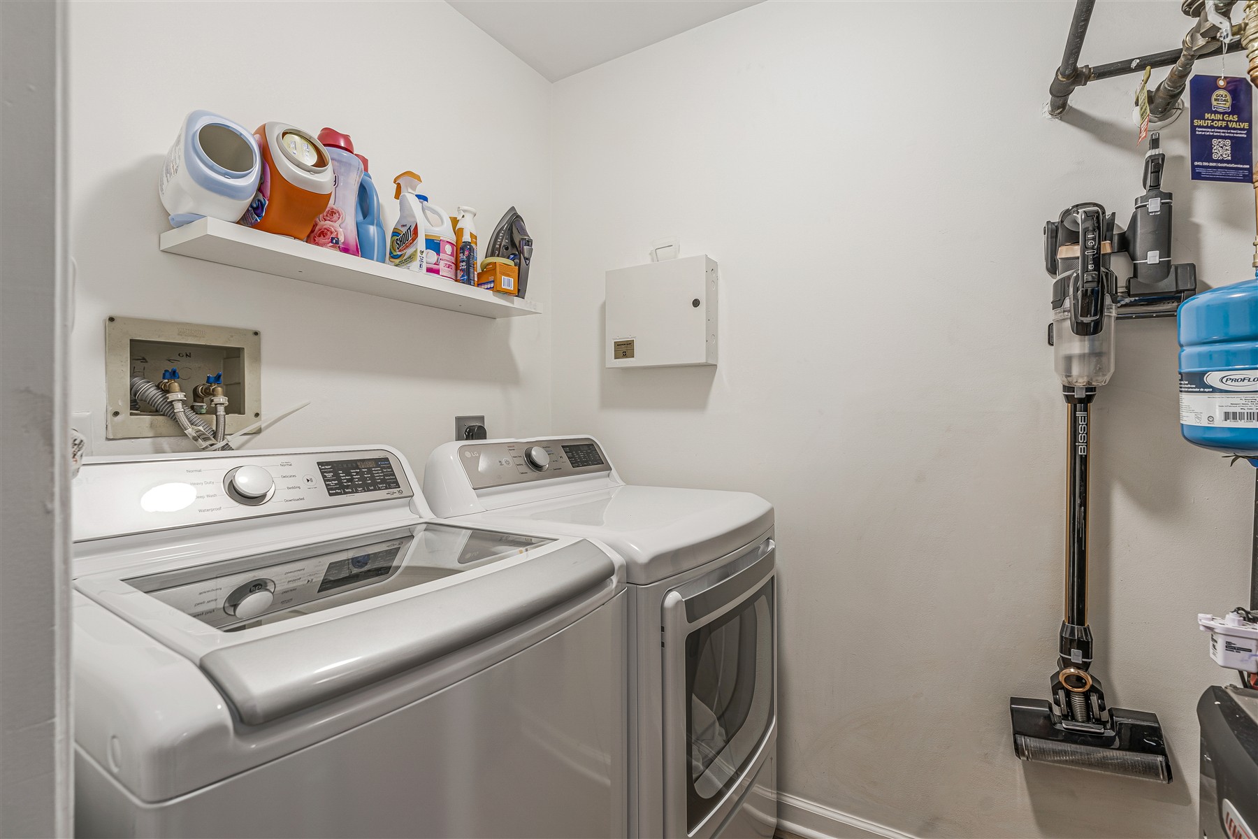  ?Sutton Woods? Beautifully Updated End Unit Townhome - 物件實景