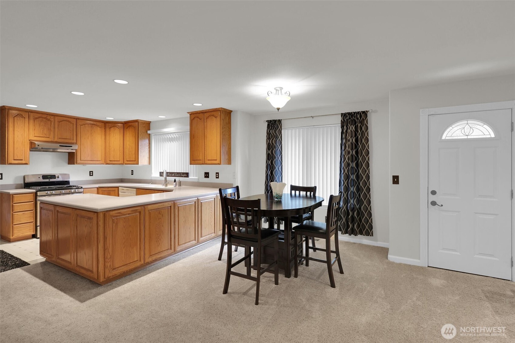 Tacoma, Washington, 98444, United States, 4 Bedrooms Bedrooms, ,4 BathroomsBathrooms,Residential,For Sale,1973833