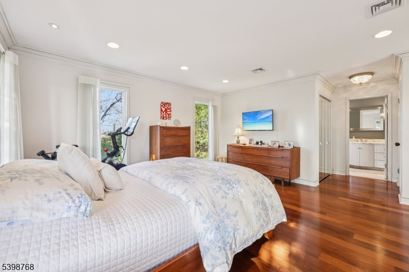 Wayne Twp., New Jersey, 07470, United States, 2 Bedrooms Bedrooms, ,3 BathroomsBathrooms,Residential,For Sale,2002003