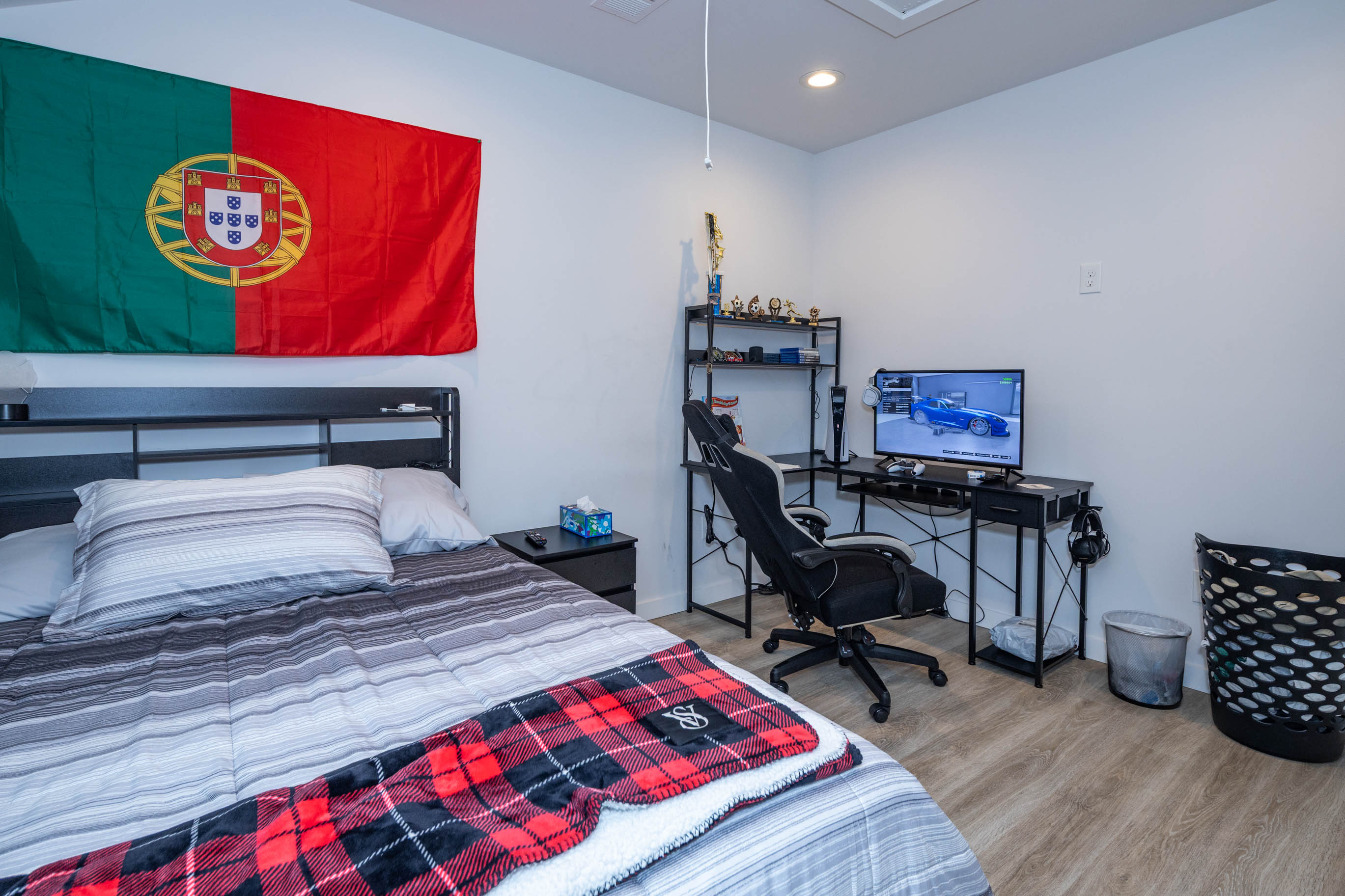 Fords, New Jersey, 08863, United States, 5 Bedrooms Bedrooms, ,2 BathroomsBathrooms,Residential,For Sale,2005682