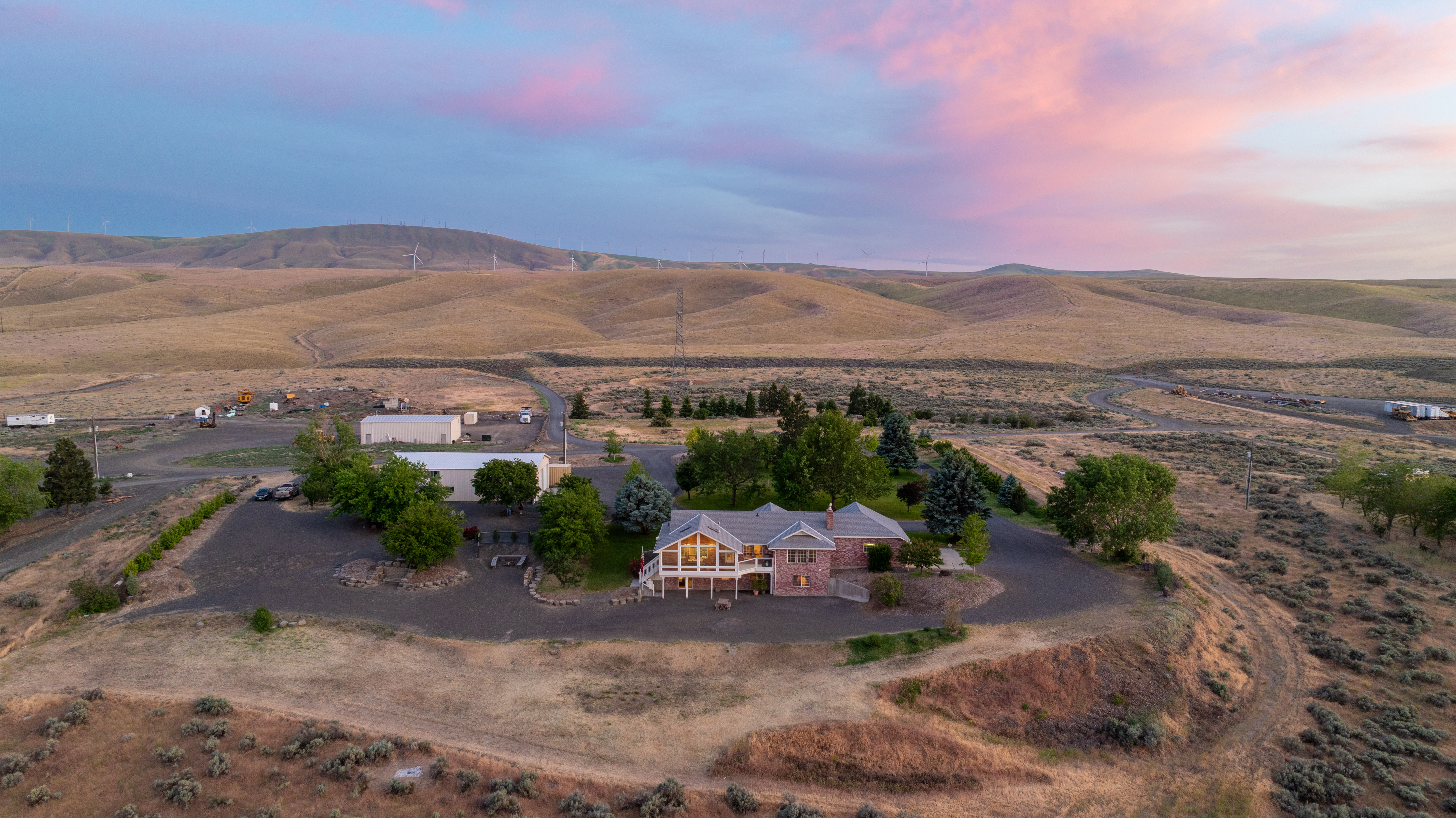  One of Kennewick’s Most Unique Estate Properties - 物件實景