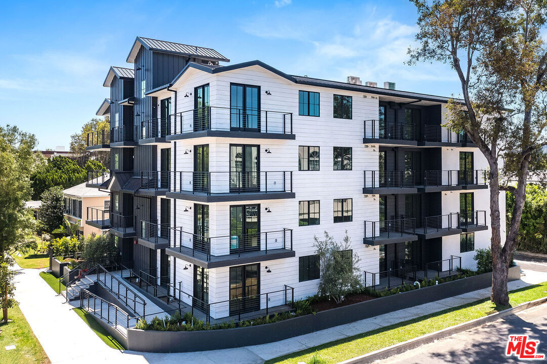 Toluca Lake, California, 91602, United States, 3 Bedrooms Bedrooms, ,3 BathroomsBathrooms,Residential,For Sale,1836680