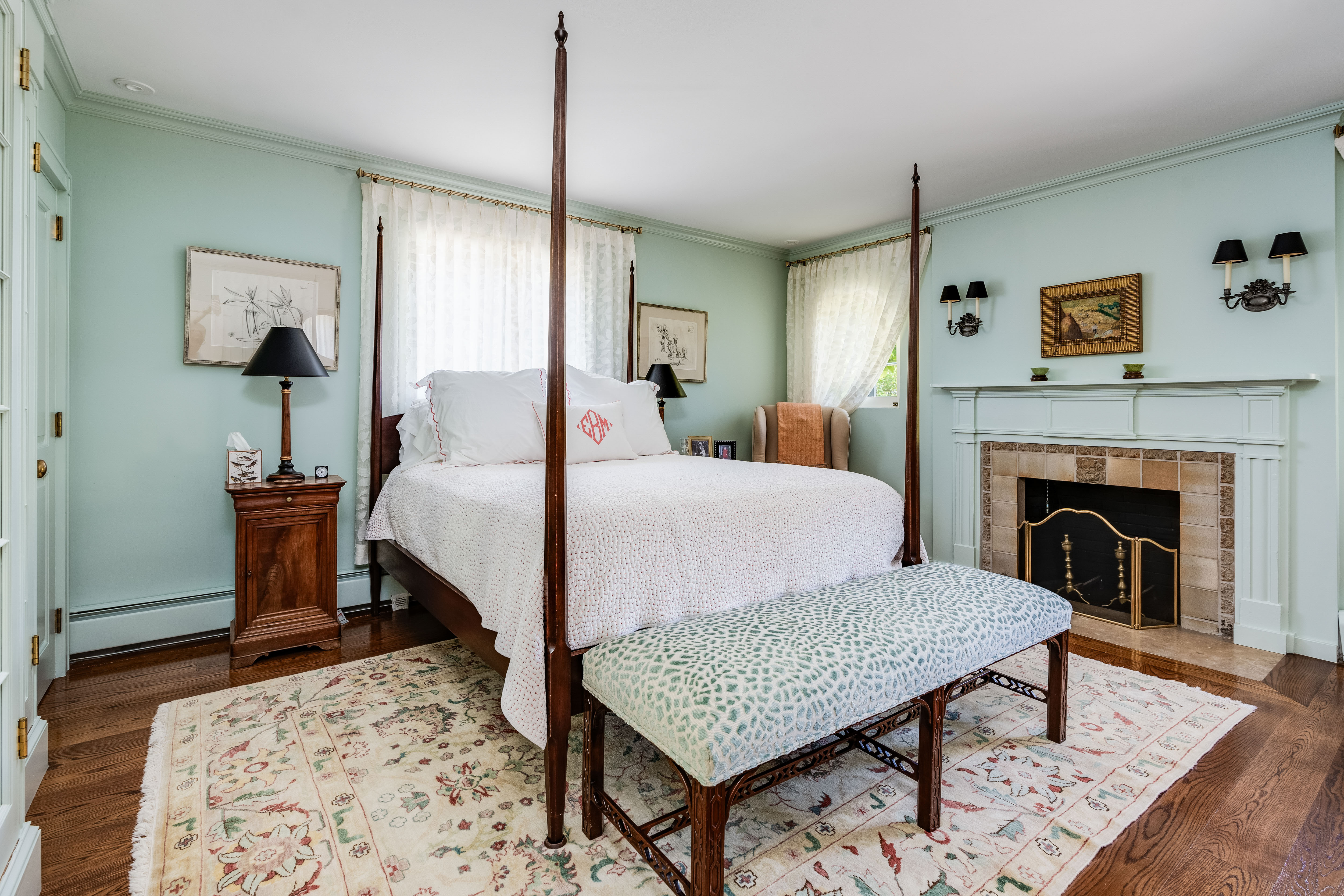  Hilltop Estate Offers Old World Elegance & Modern Luxury - 物件實景