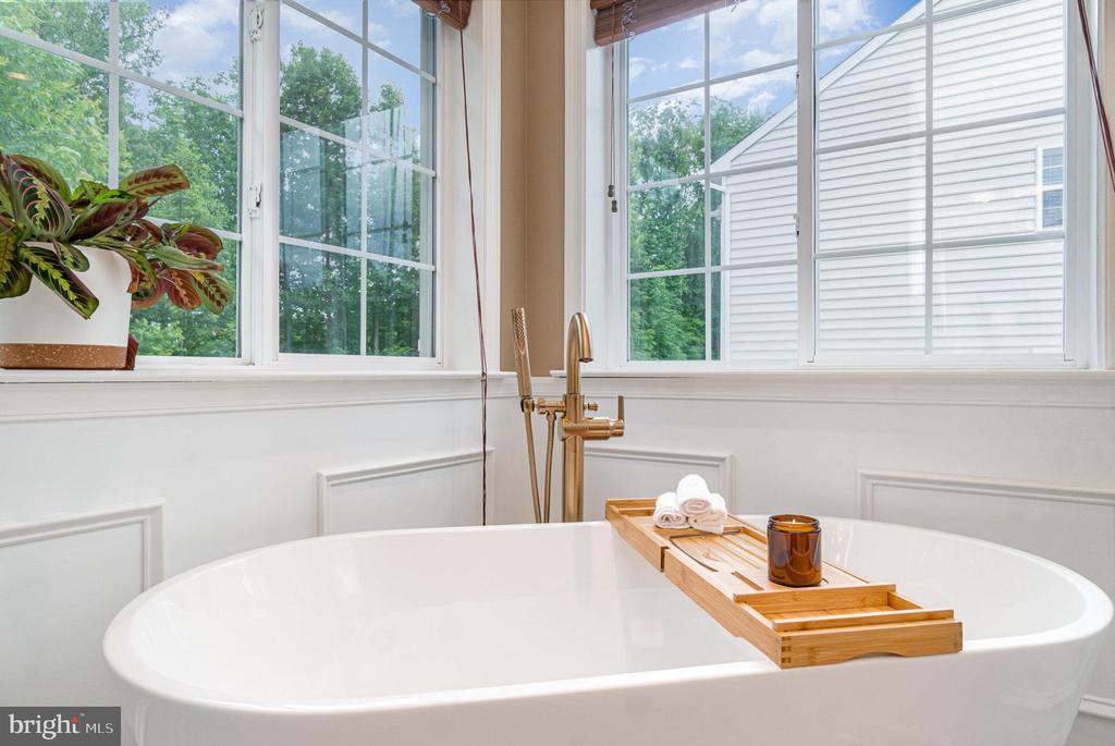 Fredericksburg, Virginia, 22406, United States, 5 Bedrooms Bedrooms, ,4 BathroomsBathrooms,Residential,For Sale,1932908