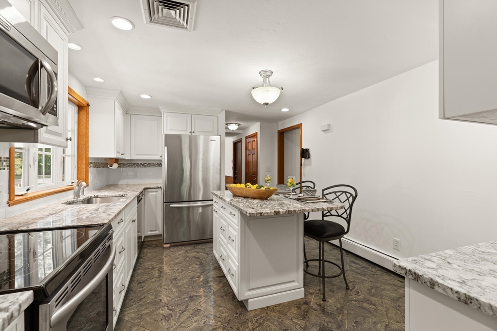 Easton, Massachusetts, 02356, United States, 4 Bedrooms Bedrooms, ,2 BathroomsBathrooms,Residential,For Sale,1896816