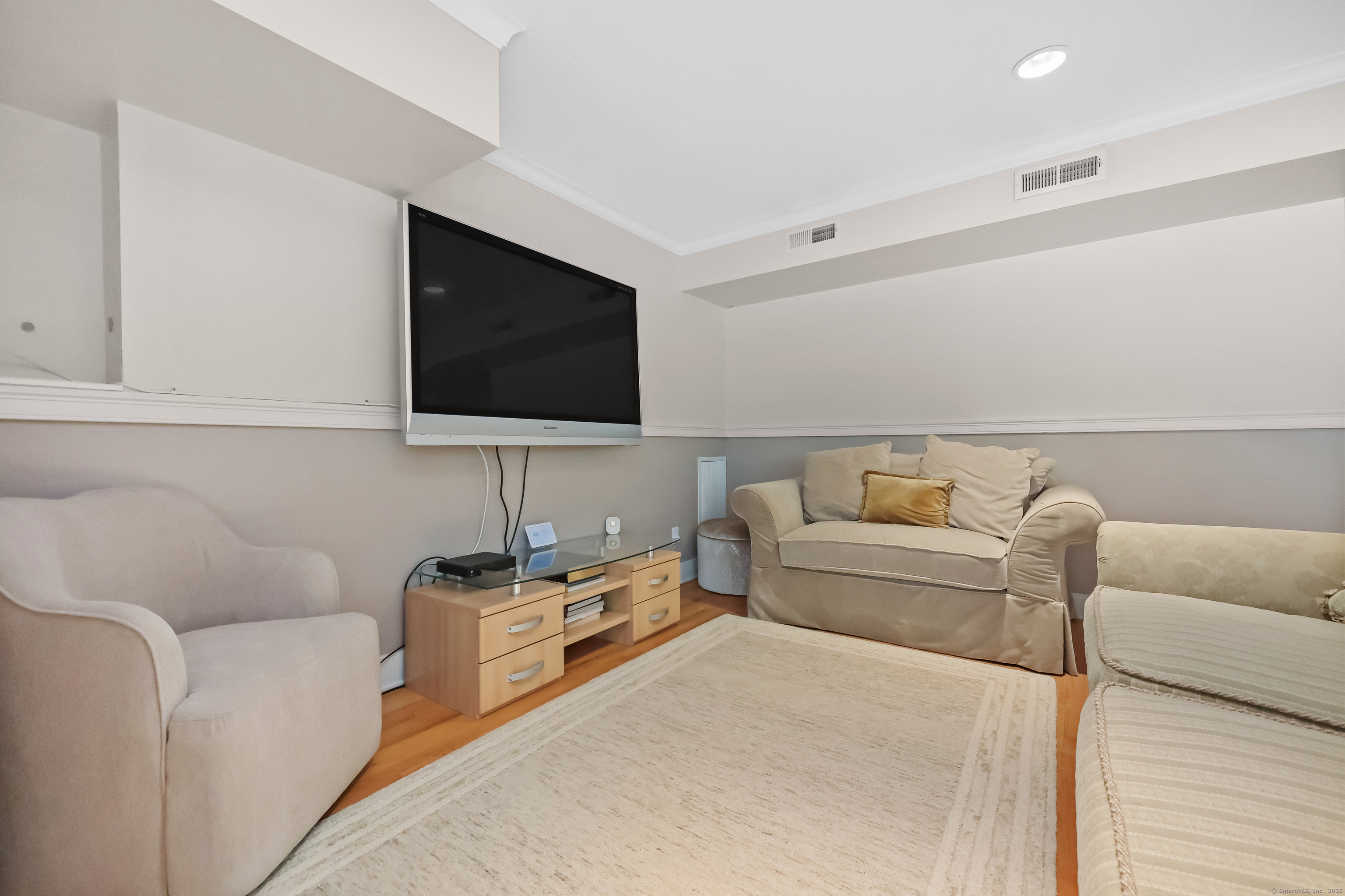 Fairfield, Connecticut, 06880, United States, 3 Bedrooms Bedrooms, ,3 BathroomsBathrooms,Residential,For Sale,1992139