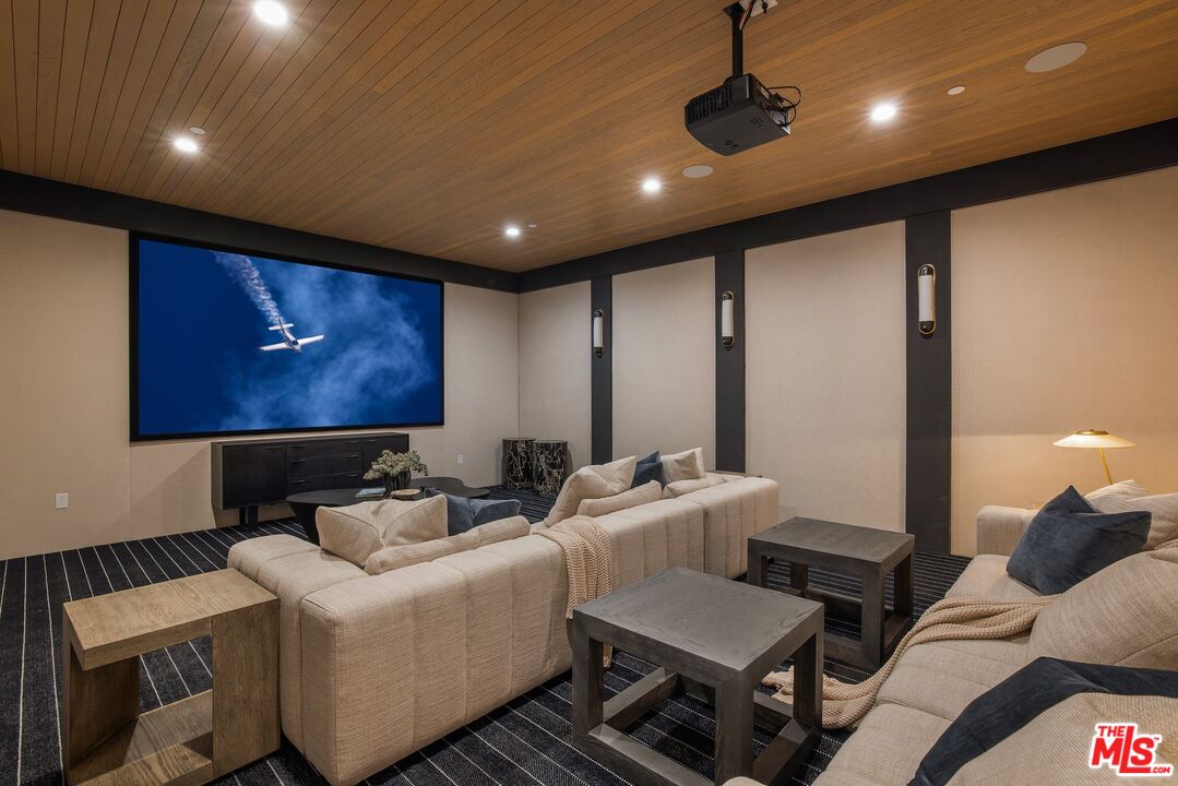 Los Angeles, California, 90049, United States, 5 Bedrooms Bedrooms, ,3 BathroomsBathrooms,Residential,For Sale,1839044