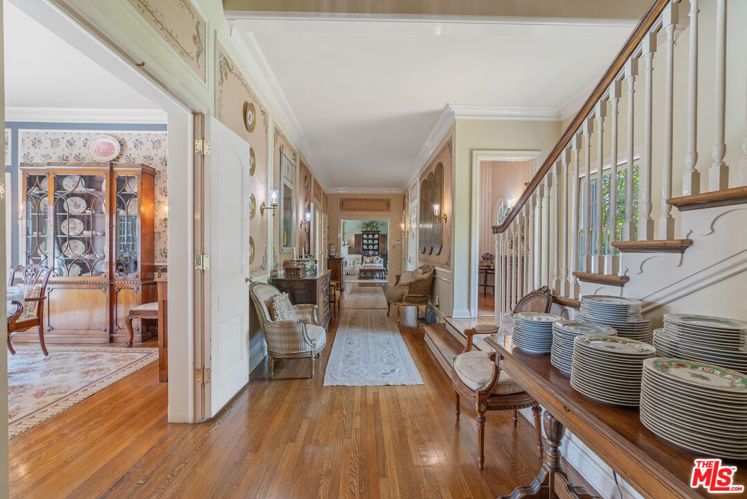 Los Angeles, California, 90004, United States, 6 Bedrooms Bedrooms, ,7 BathroomsBathrooms,Residential,For Sale,1907510