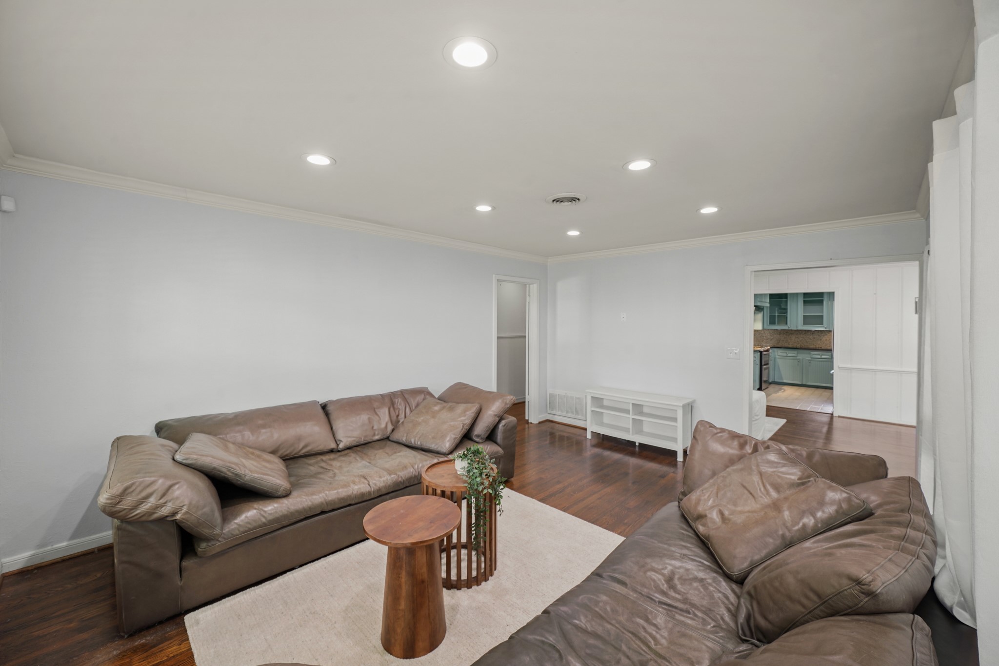 Bellaire, Texas, 77401, United States, 3 Bedrooms Bedrooms, ,2 BathroomsBathrooms,Residential,For Sale,1942222