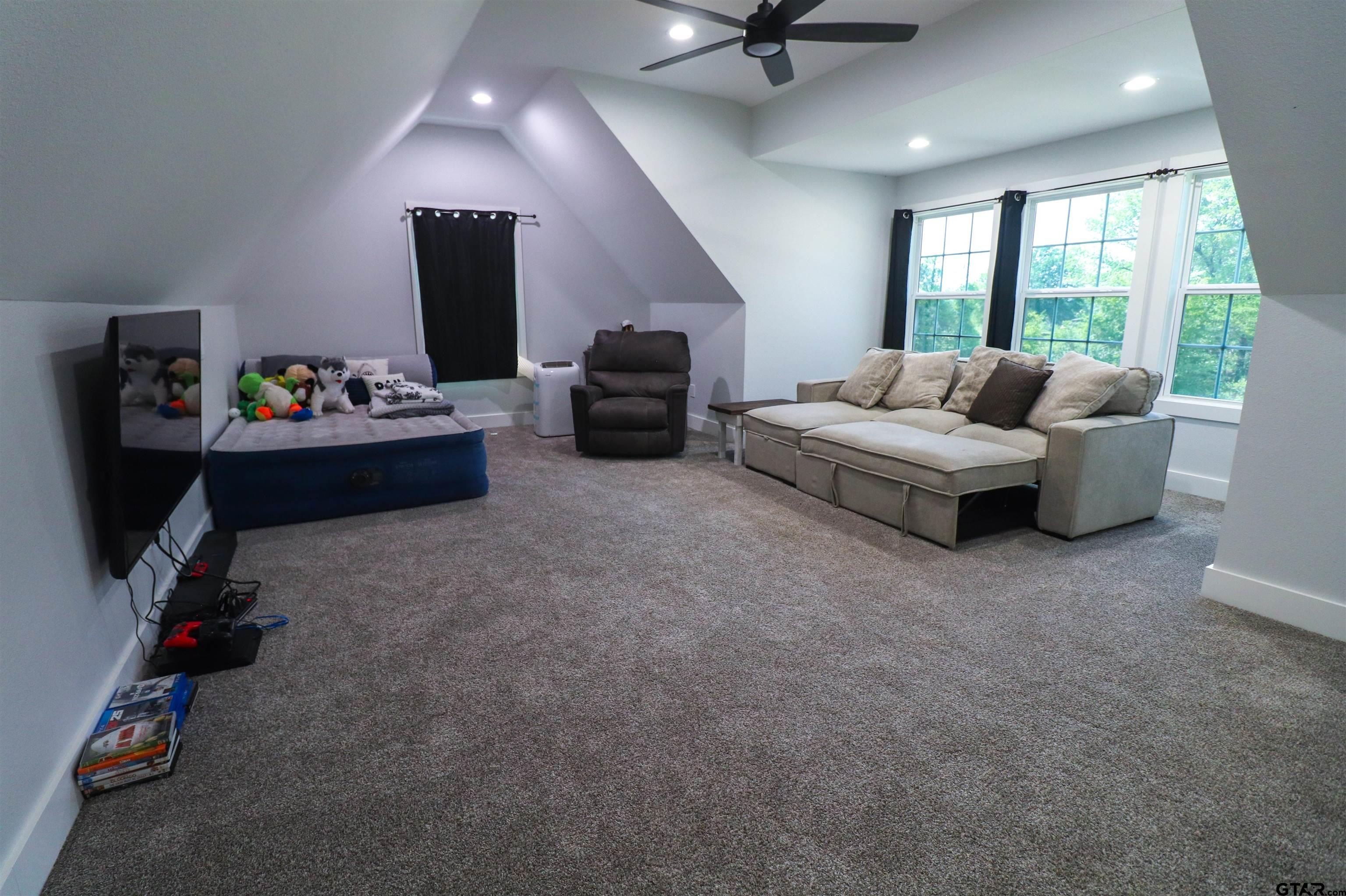 Pittsburg, Texas, 75686, United States, 4 Bedrooms Bedrooms, ,3 BathroomsBathrooms,Residential,For Sale,1943296