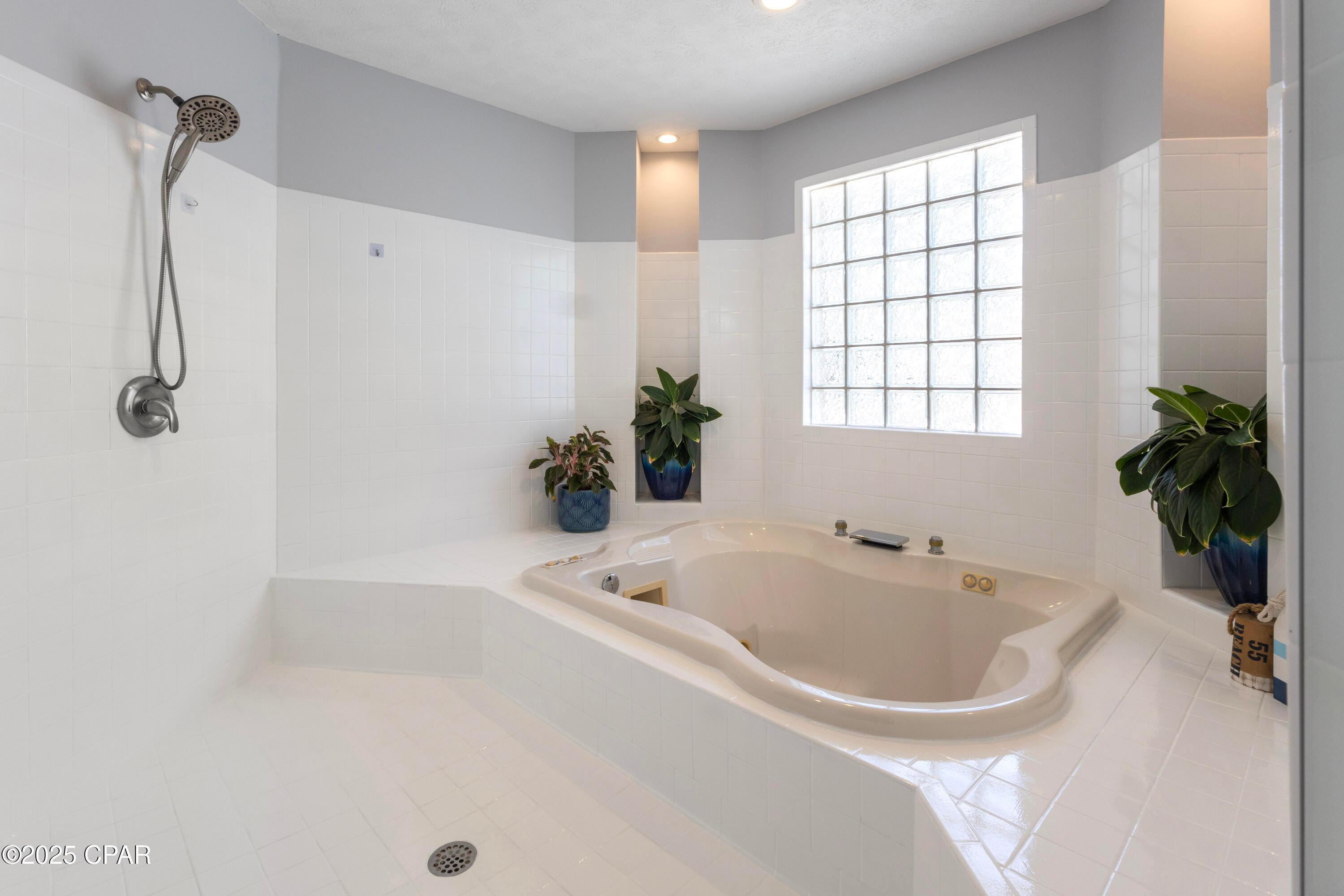 Panama City, Florida, 32404, United States, 3 Bedrooms Bedrooms, ,3 BathroomsBathrooms,Residential,For Sale,1983349