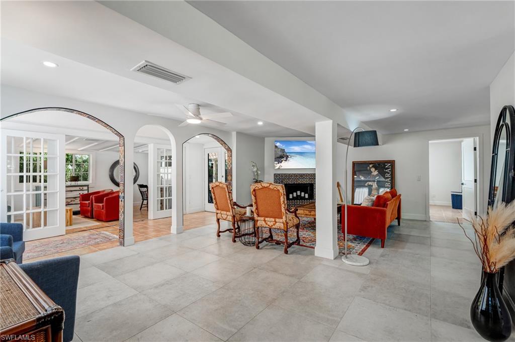 Fort Myers, Florida, 33901, United States, 3 Bedrooms Bedrooms, ,3 BathroomsBathrooms,Residential,For Sale,1991047