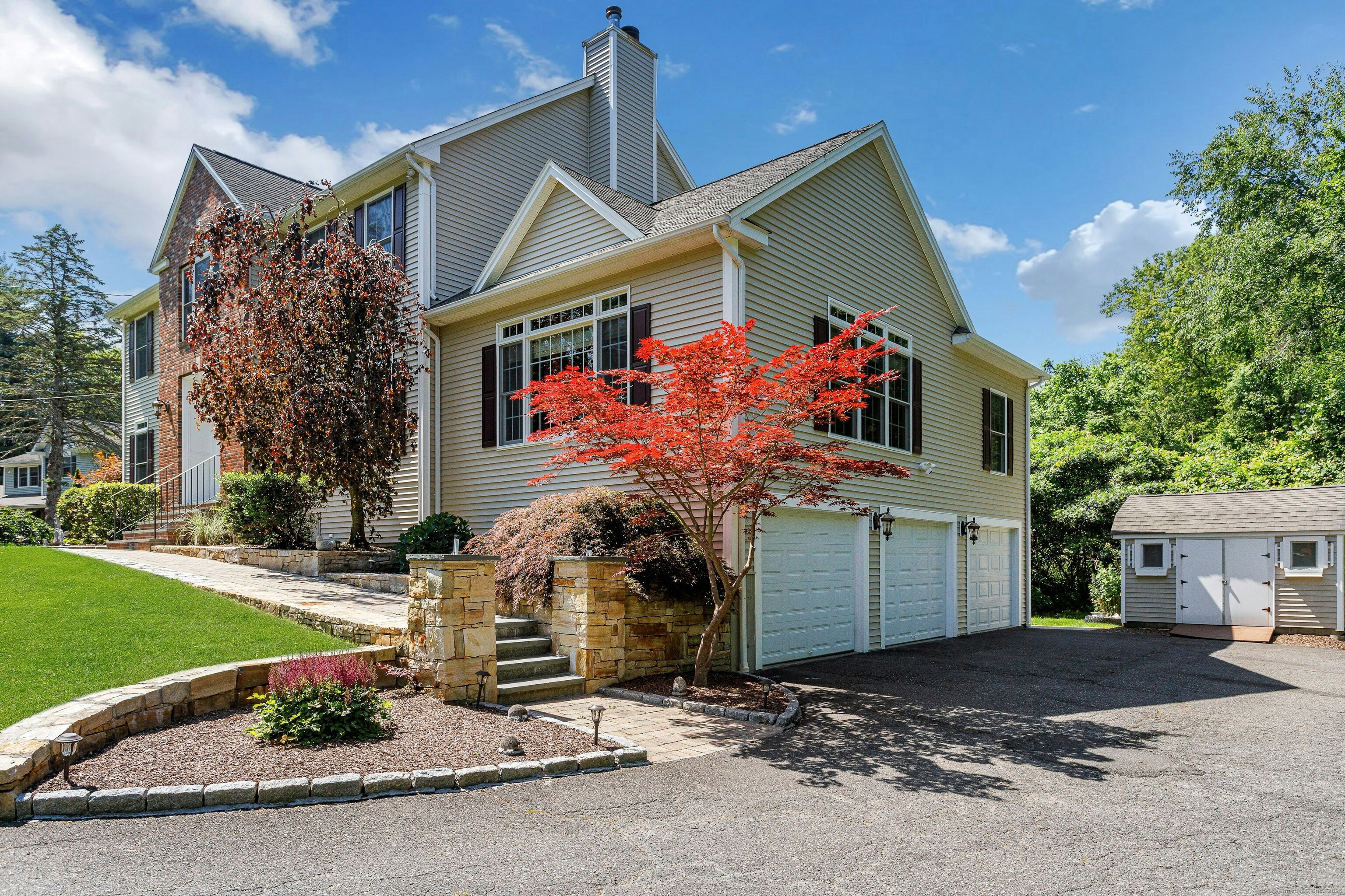 Shelton, Connecticut, 06484, United States, 3 Bedrooms Bedrooms, ,3 BathroomsBathrooms,Residential,For Sale,1875450