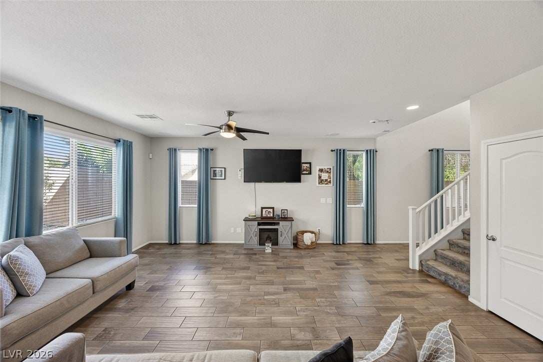 Las Vegas, Nevada, 89129, United States, 4 Bedrooms Bedrooms, ,3 BathroomsBathrooms,Residential,For Sale,2023651