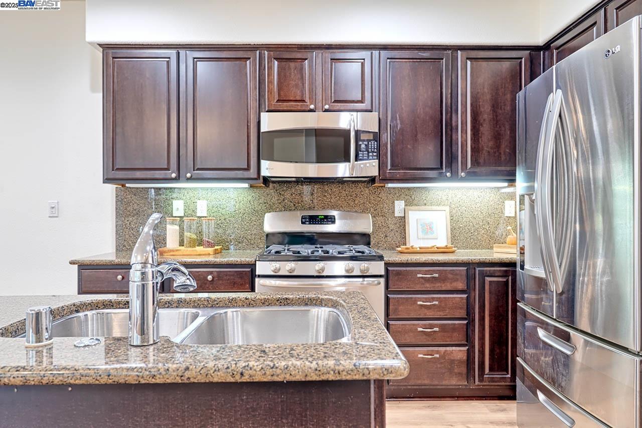 Fremont, California, 94555, United States, 3 Bedrooms Bedrooms, ,3 BathroomsBathrooms,Residential,For Sale,1940973