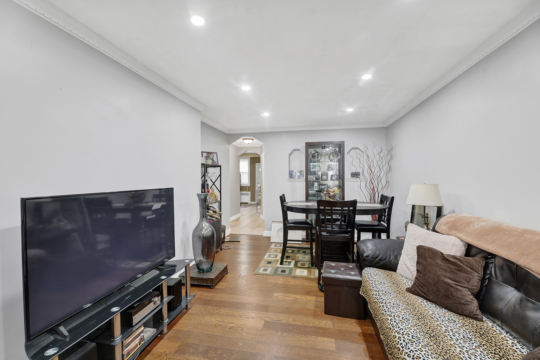 Brooklyn, New York, 11234, United States, 3 Bedrooms Bedrooms, ,2 BathroomsBathrooms,Residential,For Sale,1938204
