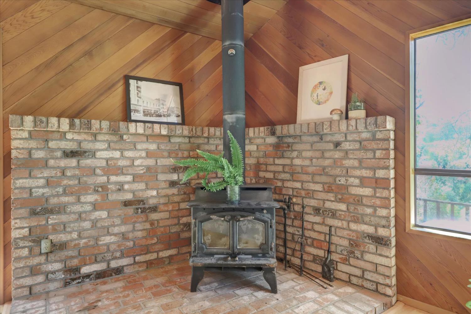 Nevada City, California, 95959, United States, 2 Bedrooms Bedrooms, ,2 BathroomsBathrooms,Residential,For Sale,1982530