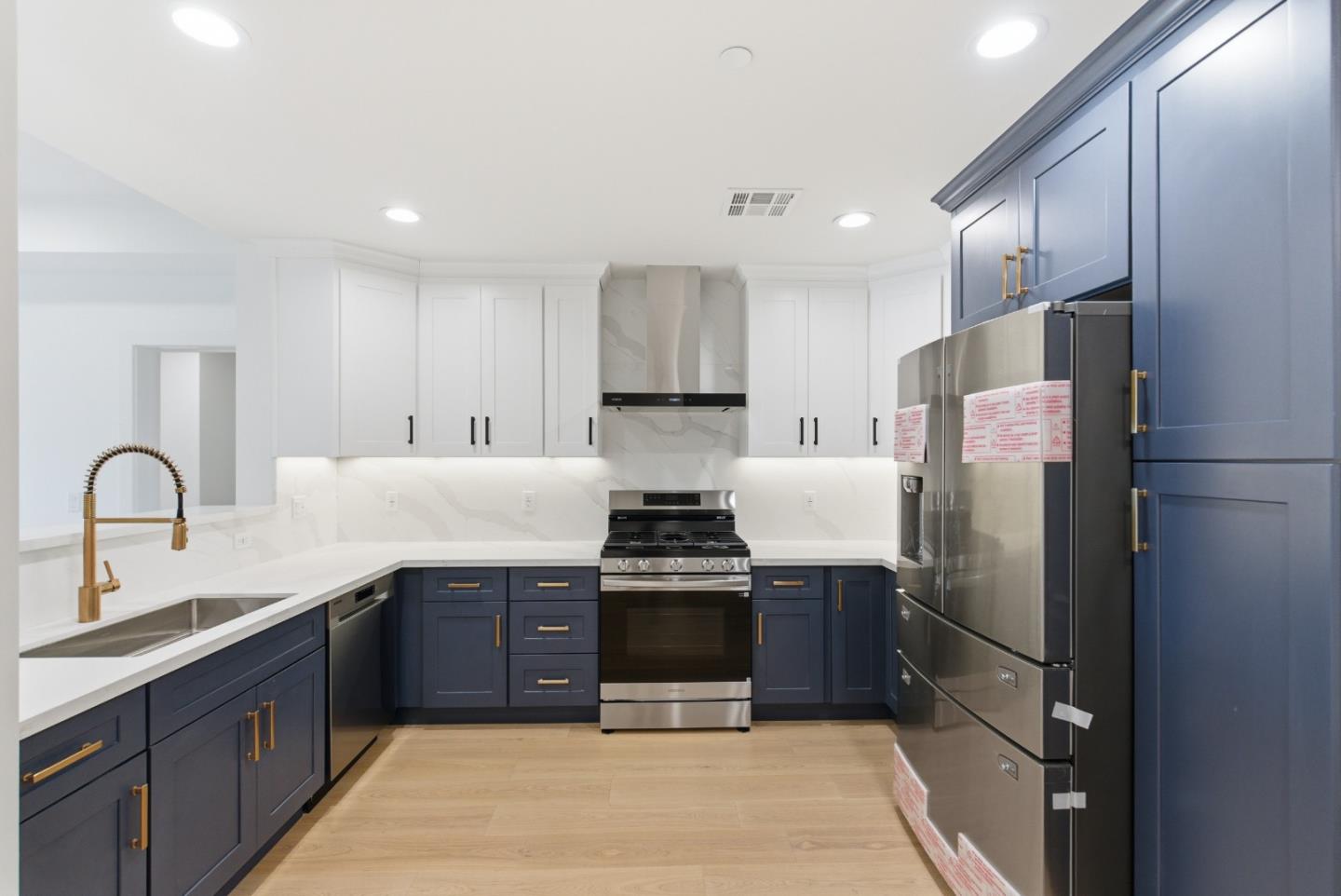 San Carlos, California, 94070, United States, 2 Bedrooms Bedrooms, ,3 BathroomsBathrooms,Residential,For Sale,2002922