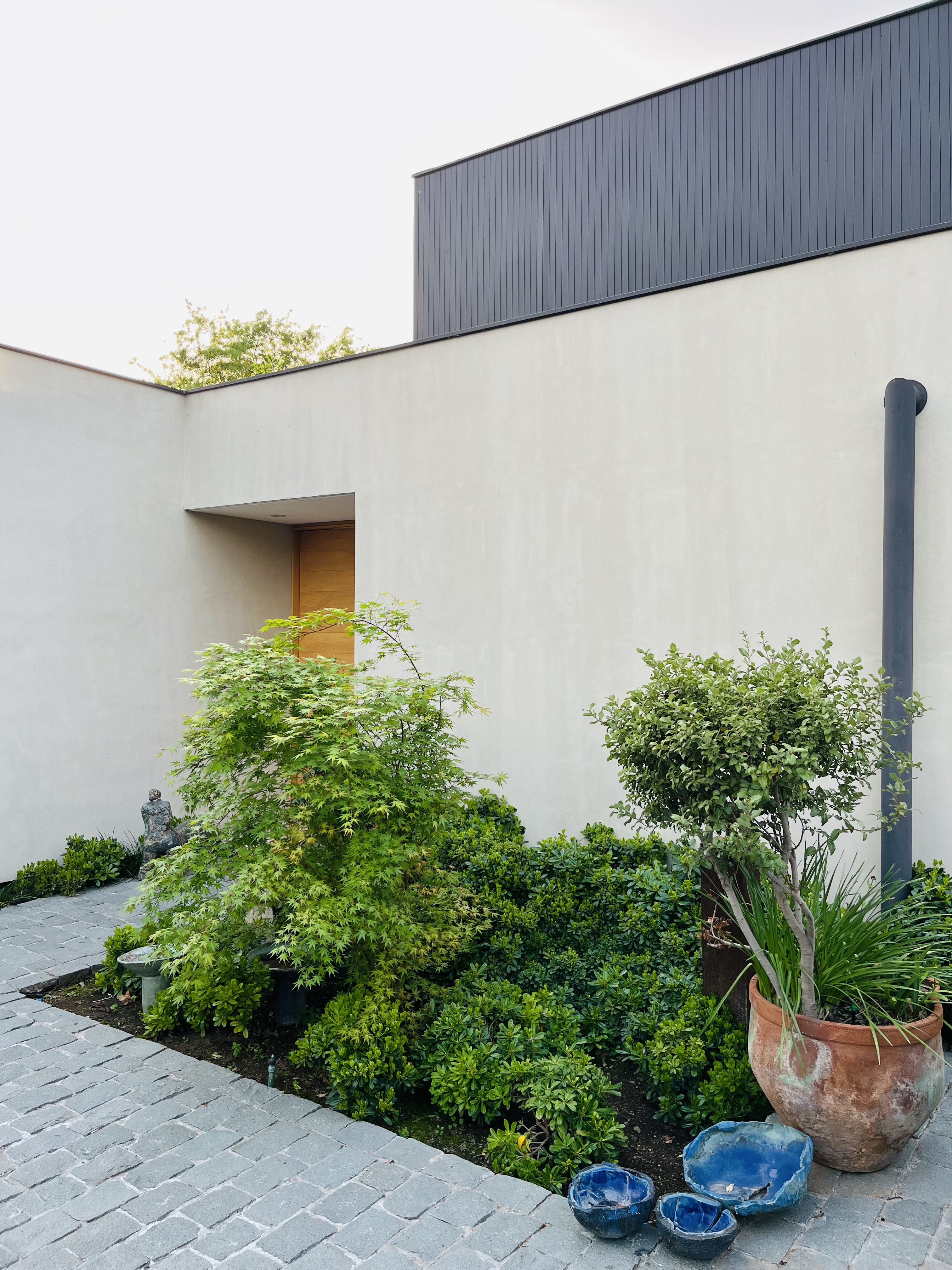  Mediterranean-Style Home on a Private, Closed Street - 物件實景
