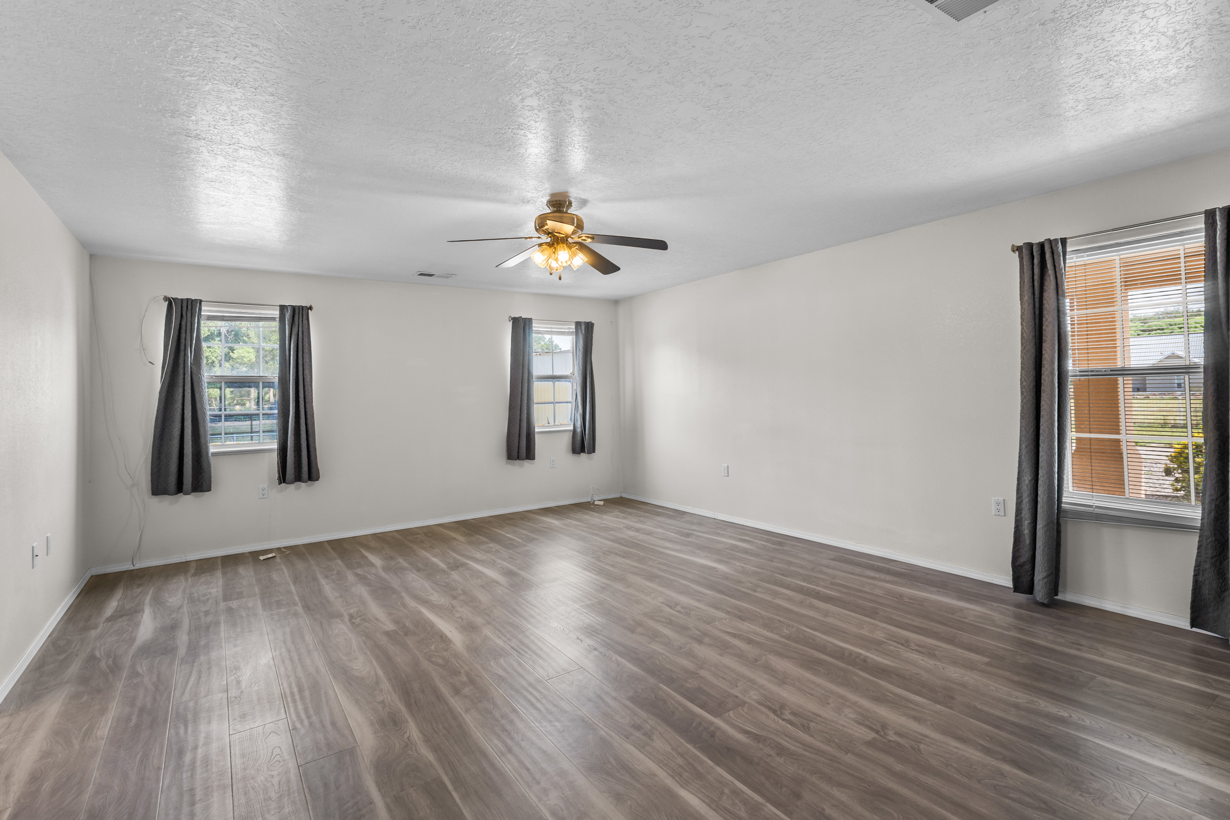 Belen, New Mexico, 87002, United States, 3 Bedrooms Bedrooms, ,2 BathroomsBathrooms,Residential,For Sale,1914205