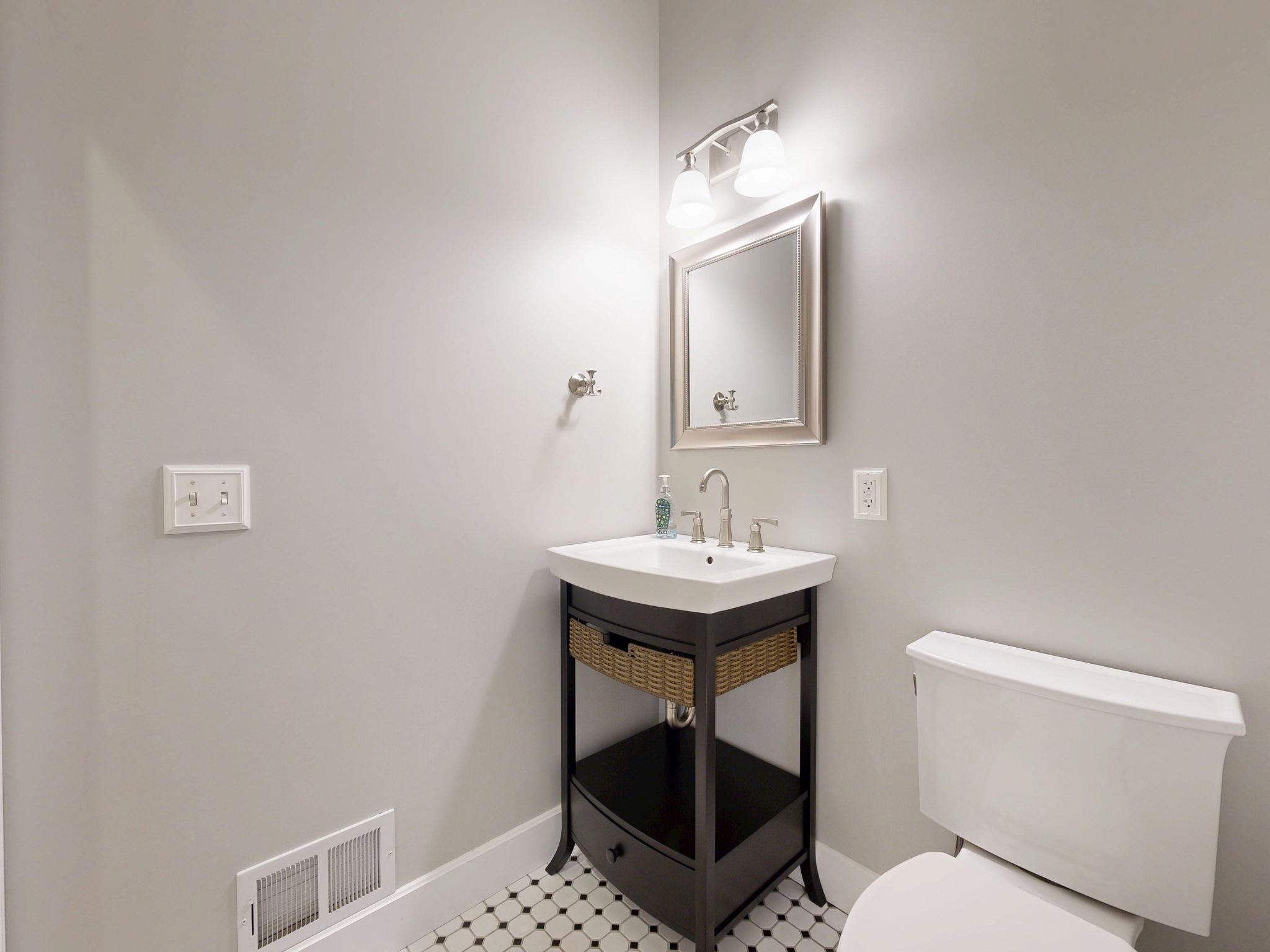 Midland, Michigan, 48642, United States, 3 Bedrooms Bedrooms, ,3 BathroomsBathrooms,Residential,For Sale,1977792