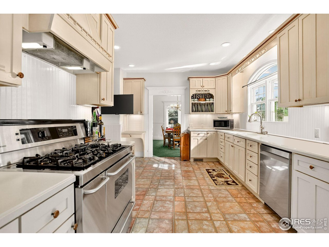 Lafayette, Colorado, 80026, United States, 5 Bedrooms Bedrooms, ,5 BathroomsBathrooms,Residential,For Sale,1991447