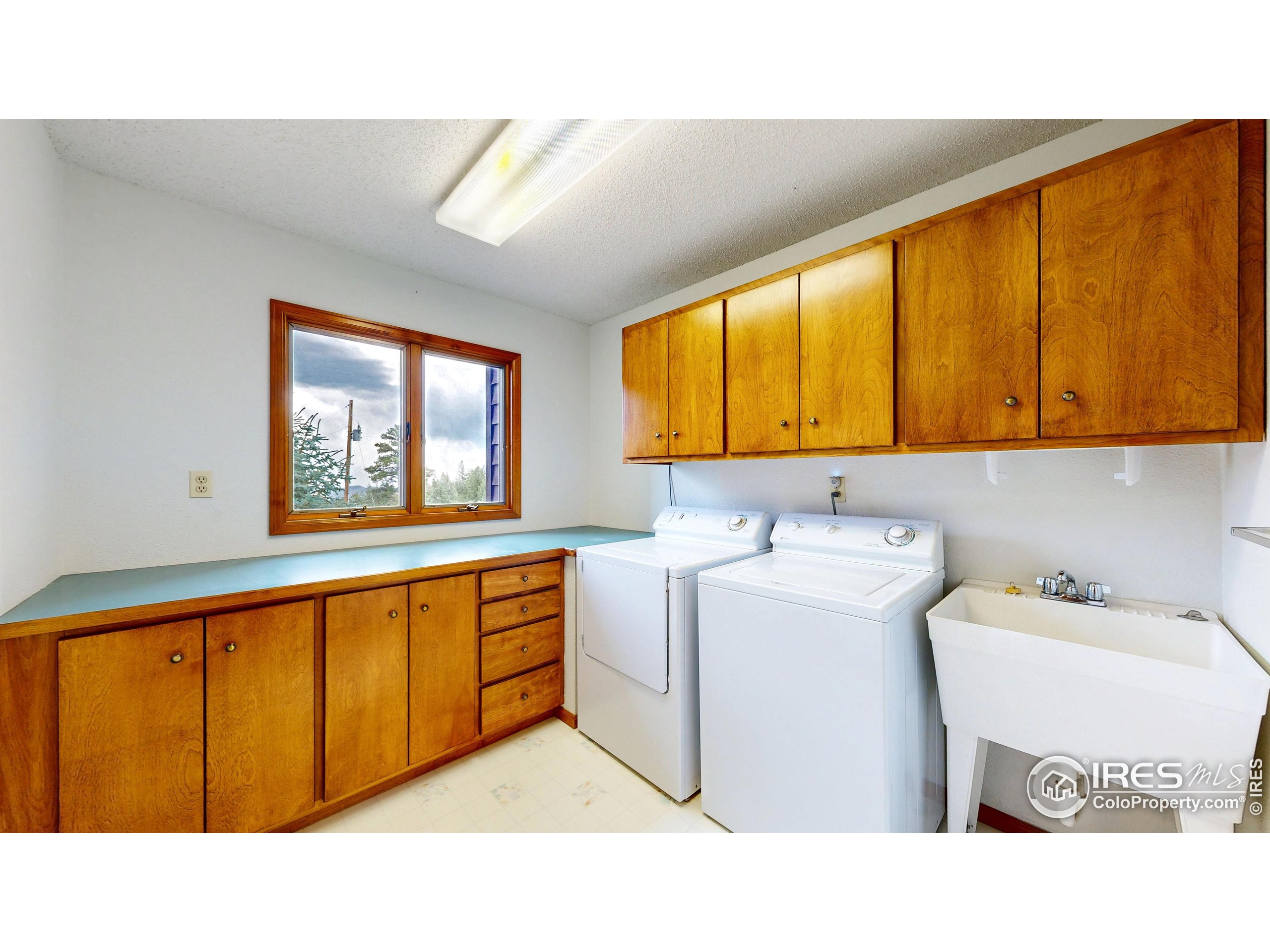 Livermore, Colorado, 80536, United States, 3 Bedrooms Bedrooms, ,1 BathroomBathrooms,Residential,For Sale,1885464