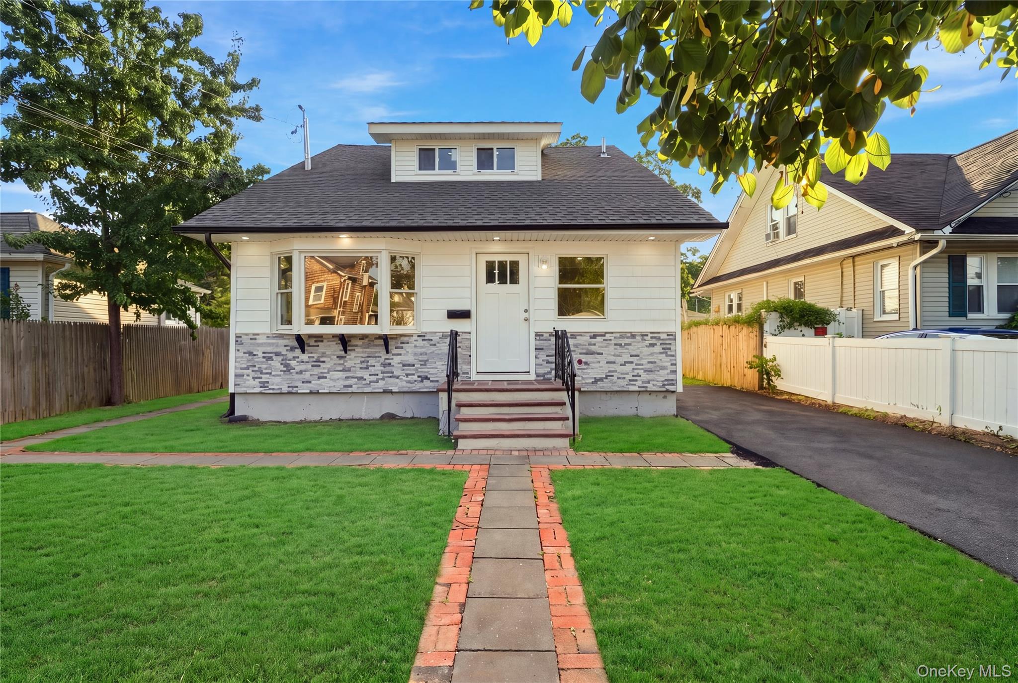 West Dr, Bay Shore, NY 11706
