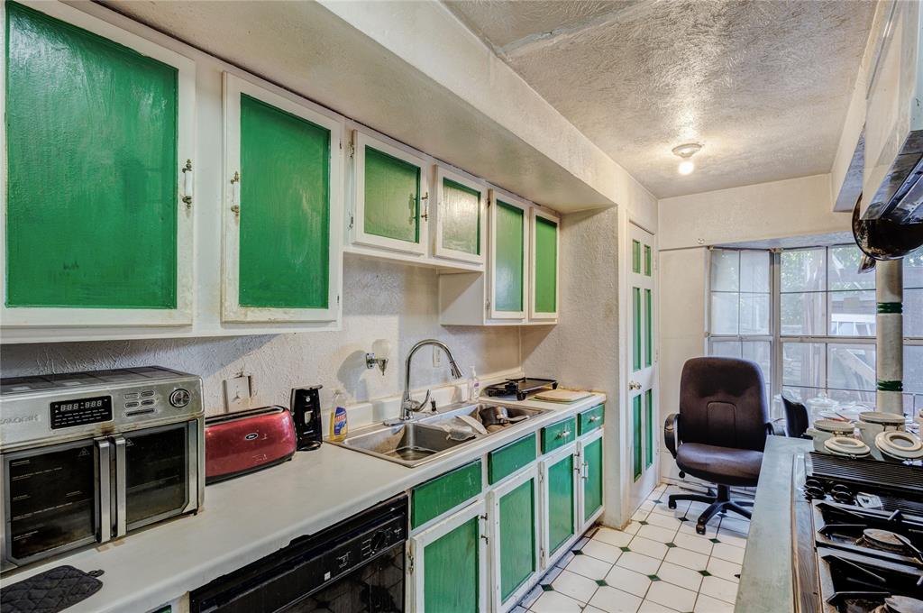Dallas, Texas, 75216, United States, 5 Bedrooms Bedrooms, ,1 BathroomBathrooms,Residential,For Sale,1851702