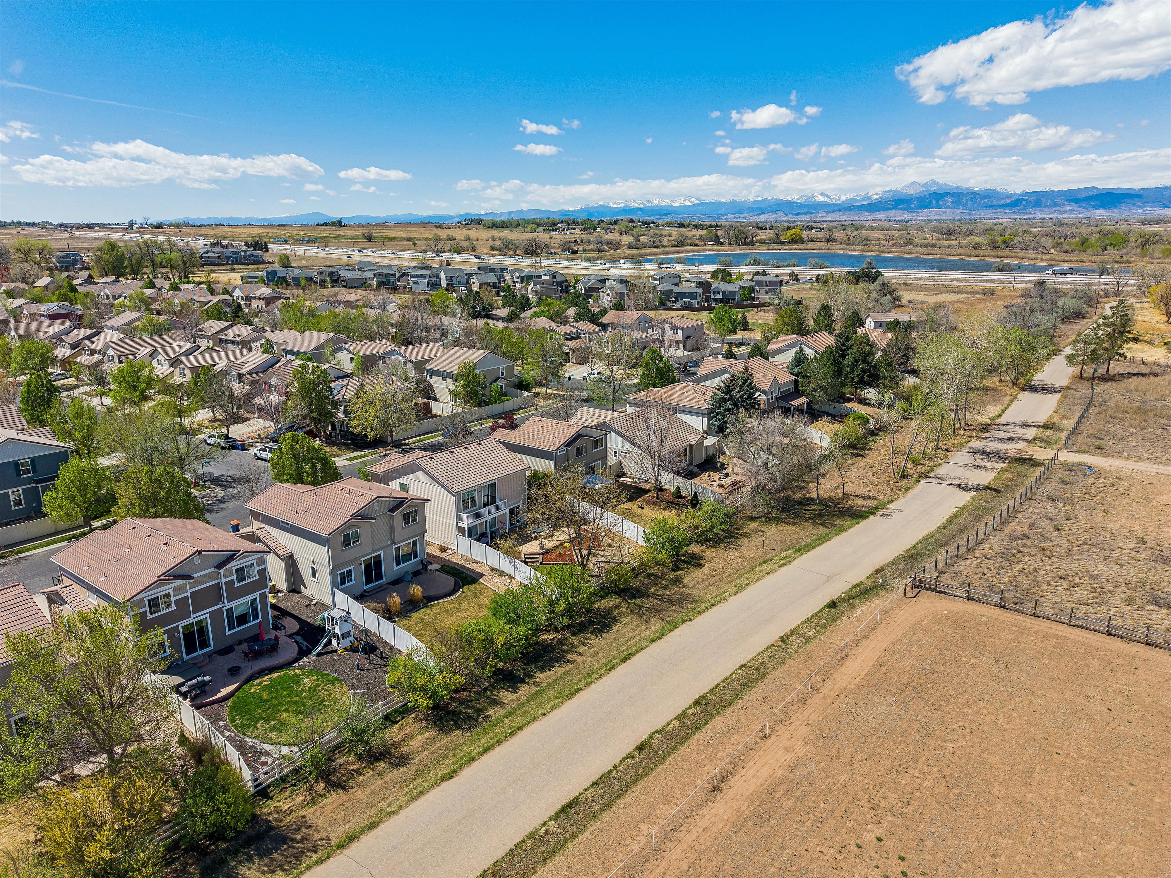  Beautifully Maintained Home Backing to Open Space with Peaceful Views - 物件實景