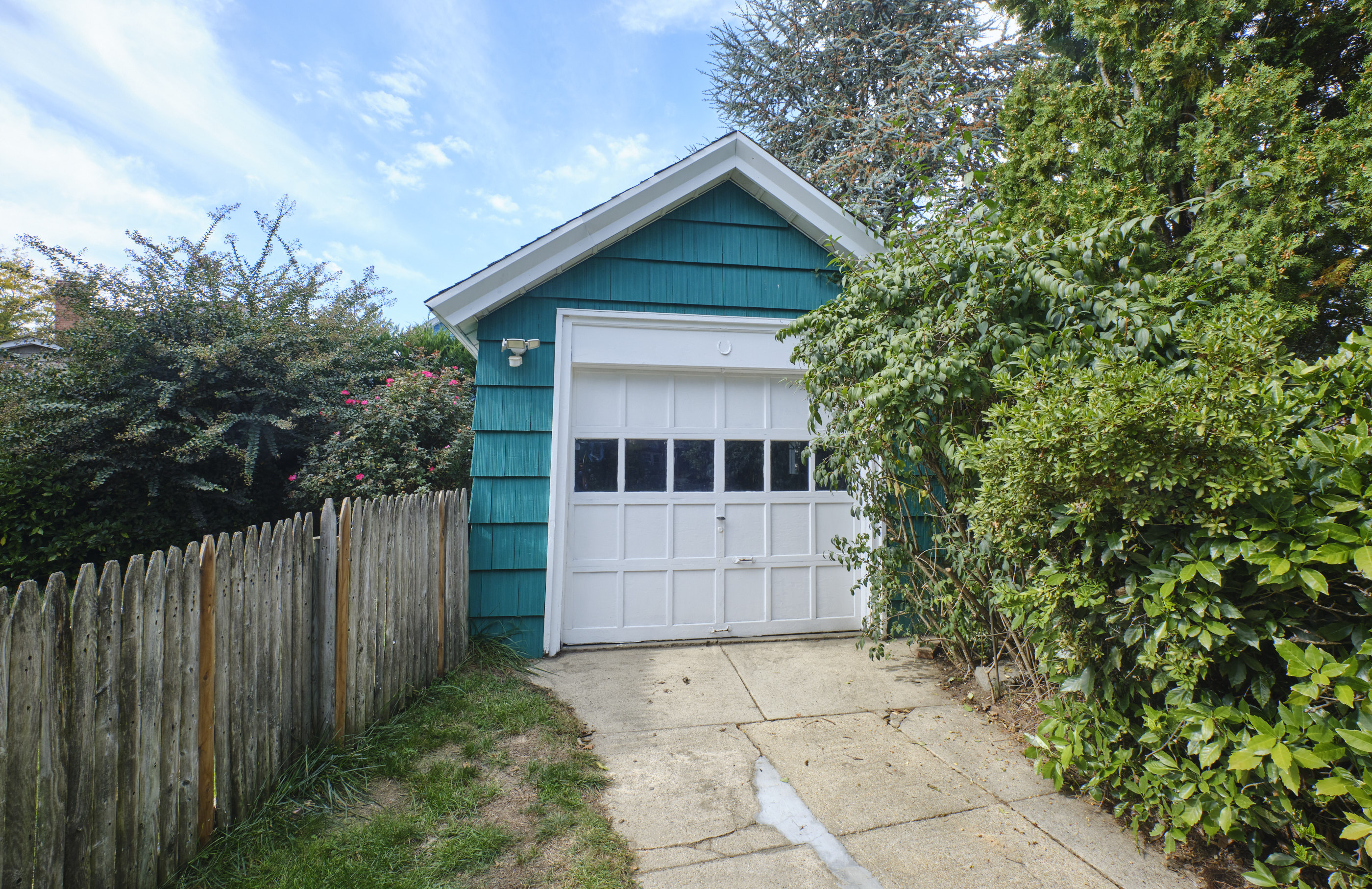 Floral Park, New York, 11001, United States, 3 Bedrooms Bedrooms, ,2 BathroomsBathrooms,Residential,For Sale,1974031