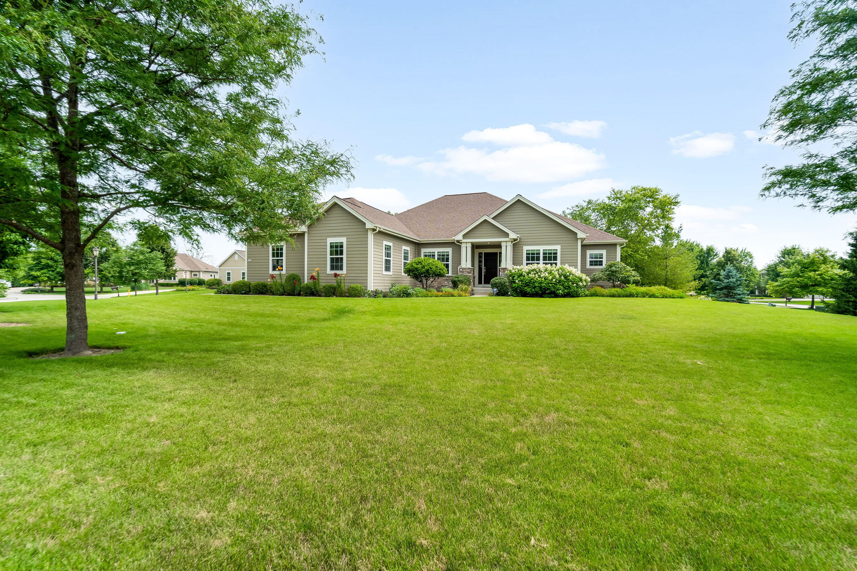 Mequon, Wisconsin, 53092, United States, 4 Bedrooms Bedrooms, ,4 BathroomsBathrooms,Residential,For Sale,1920034
