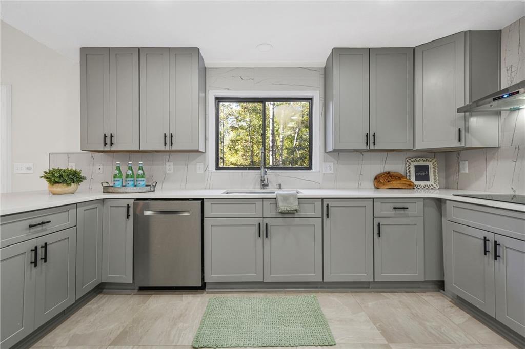 Snellville, Georgia, 30039, United States, 5 Bedrooms Bedrooms, ,4 BathroomsBathrooms,Residential,For Sale,1993862