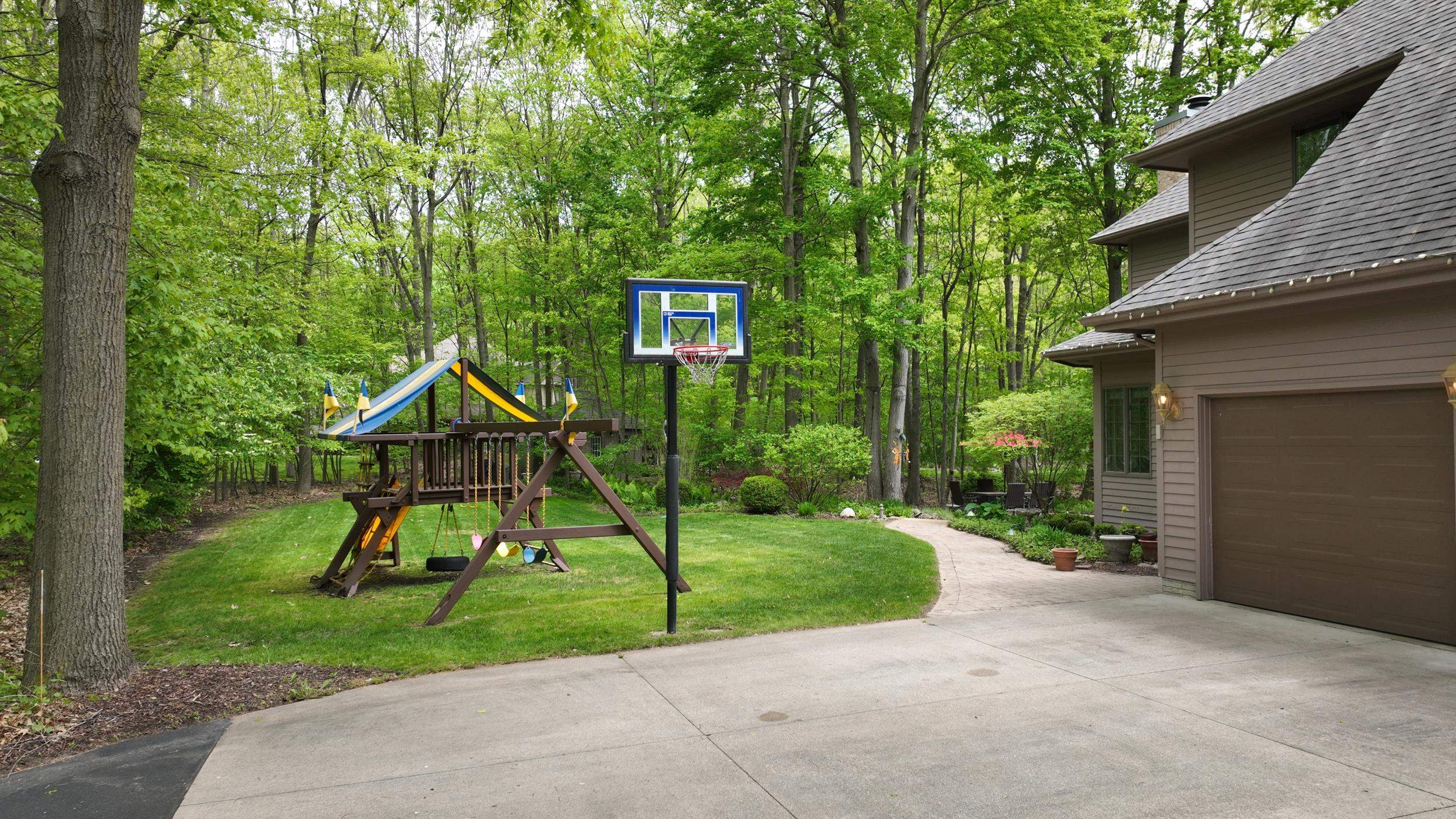 Midland, Michigan, 48642, United States, 5 Bedrooms Bedrooms, ,5 BathroomsBathrooms,Residential,For Sale,2049477