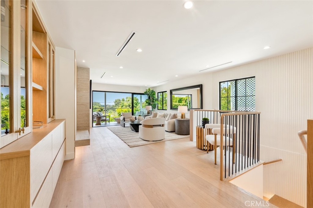 Sherman Oaks, California, 91423, United States, 4 Bedrooms Bedrooms, ,6 BathroomsBathrooms,Residential,For Sale,1960498