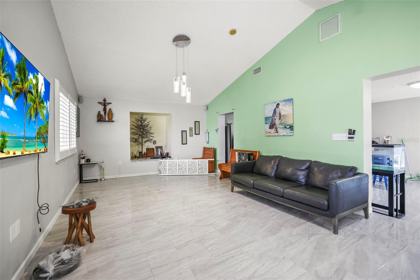 Clearwater, Florida, 33760, United States, 3 Bedrooms Bedrooms, ,2 BathroomsBathrooms,Residential,For Sale,1826177