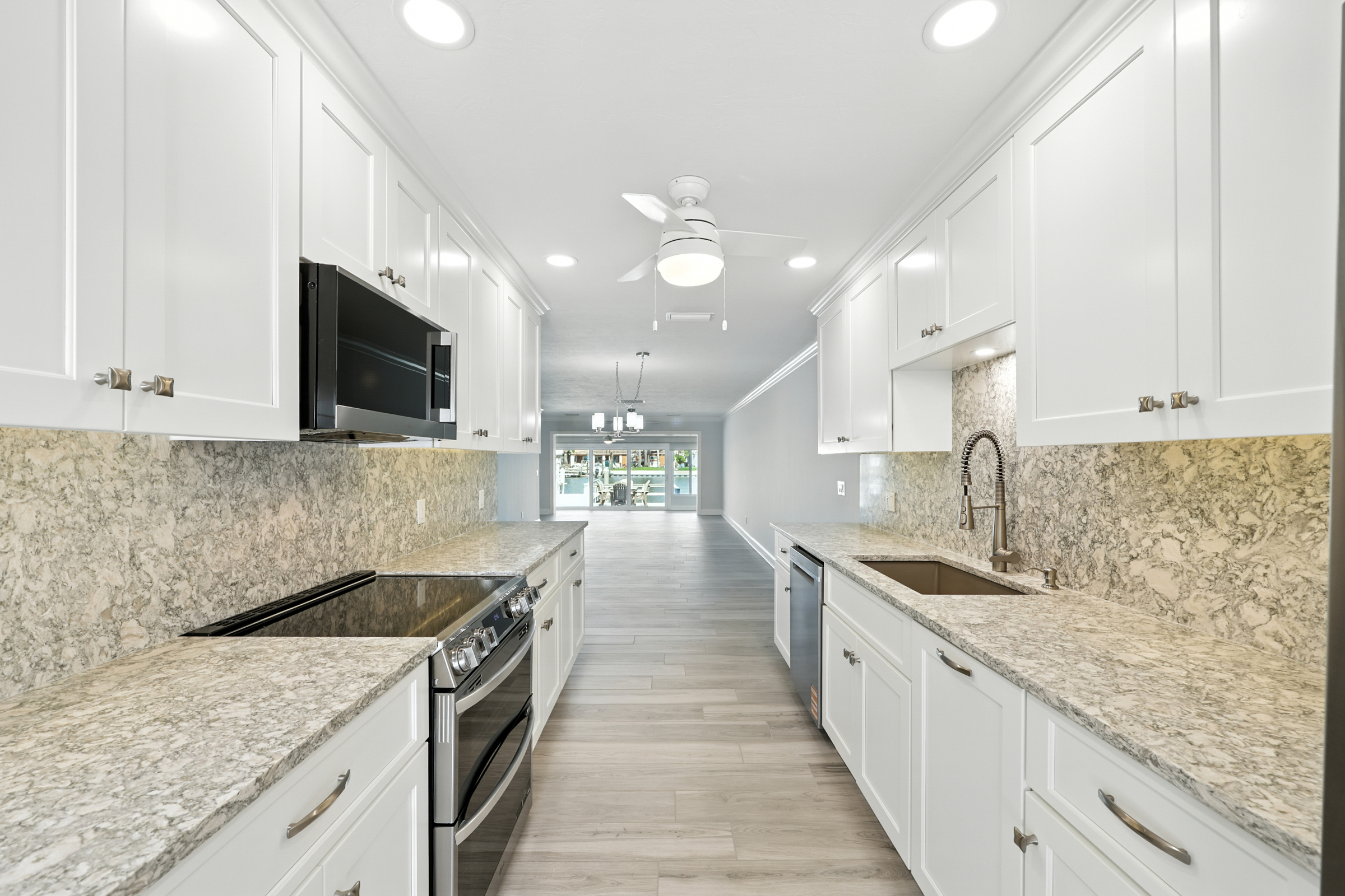 St. Petersburg, Florida, 33708, United States, 2 Bedrooms Bedrooms, ,2 BathroomsBathrooms,Residential,For Sale,1976301