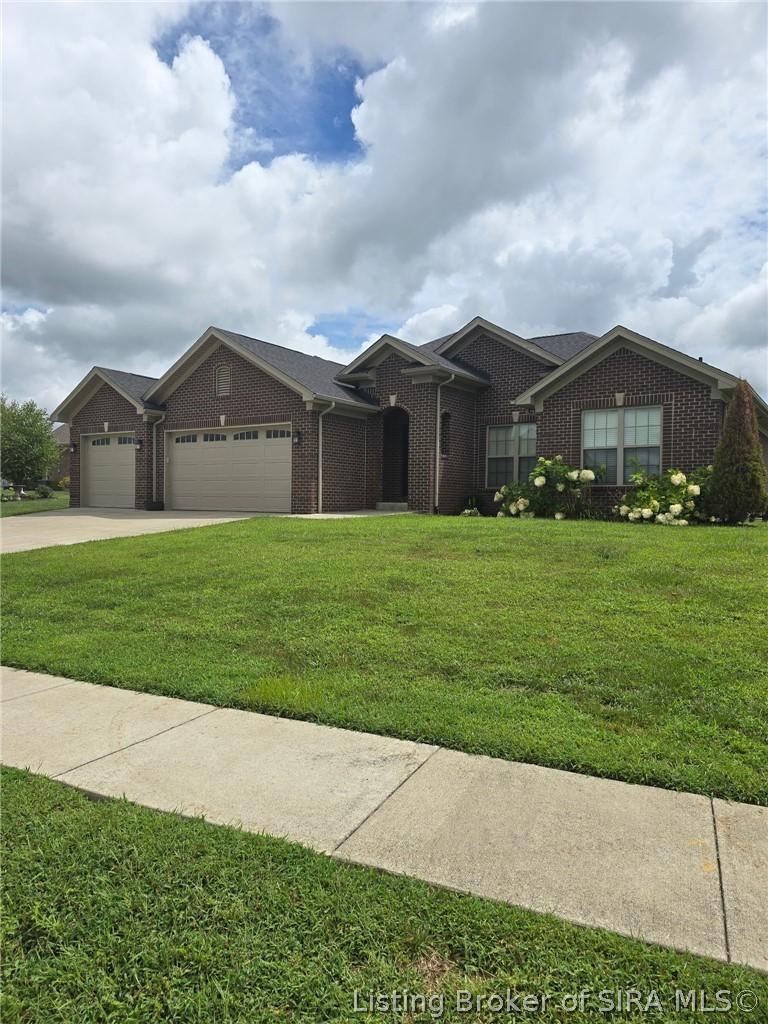 Hartford Ln, Charlestown, IN 47111