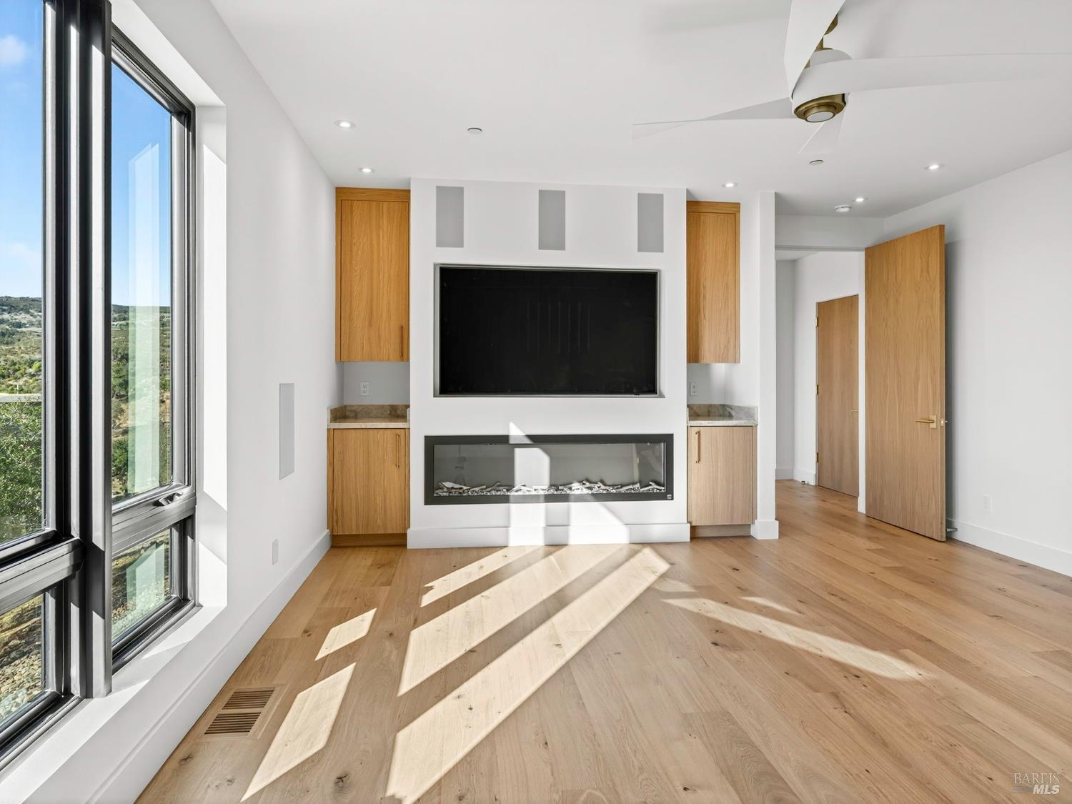 Napa, California, 94558, United States, 3 Bedrooms Bedrooms, ,5 BathroomsBathrooms,Residential,For Sale,1991102