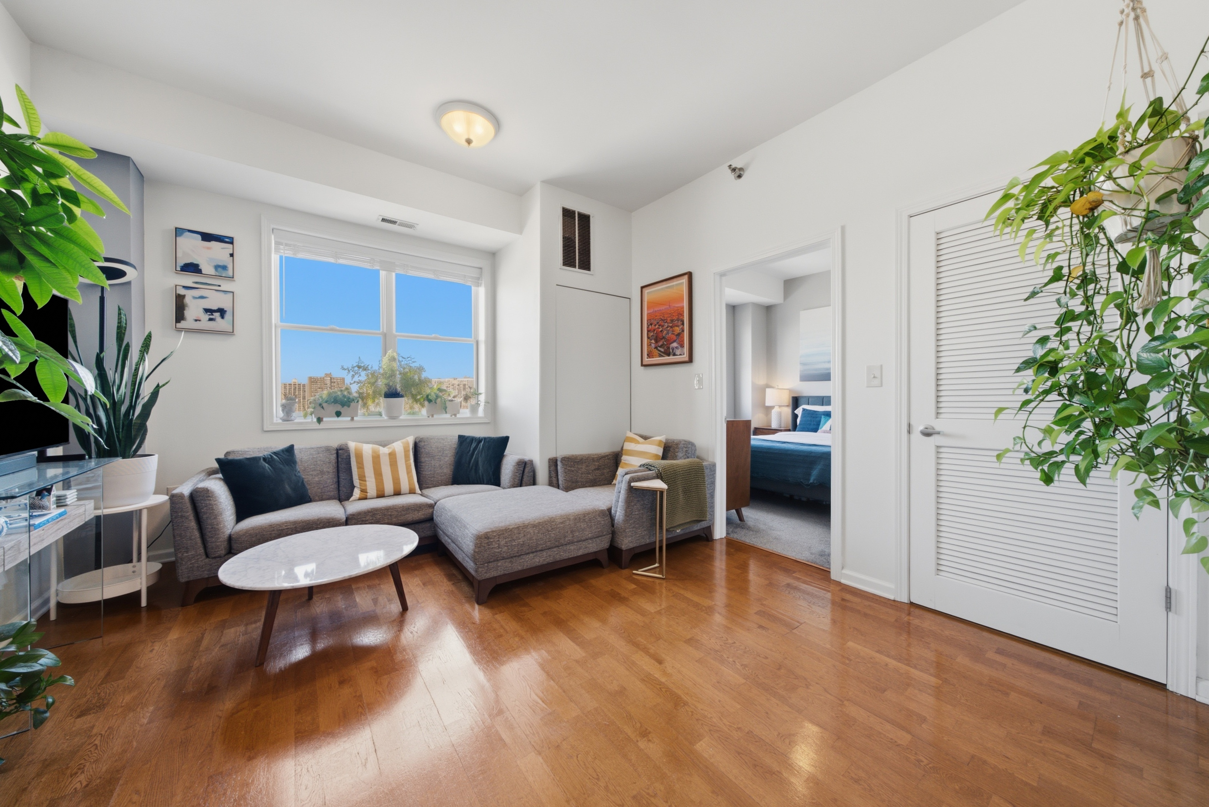  Enjoy the Best of City Living in this Bright, High-floor 2 Bedroom, 1 Bath Condo - 物件實景