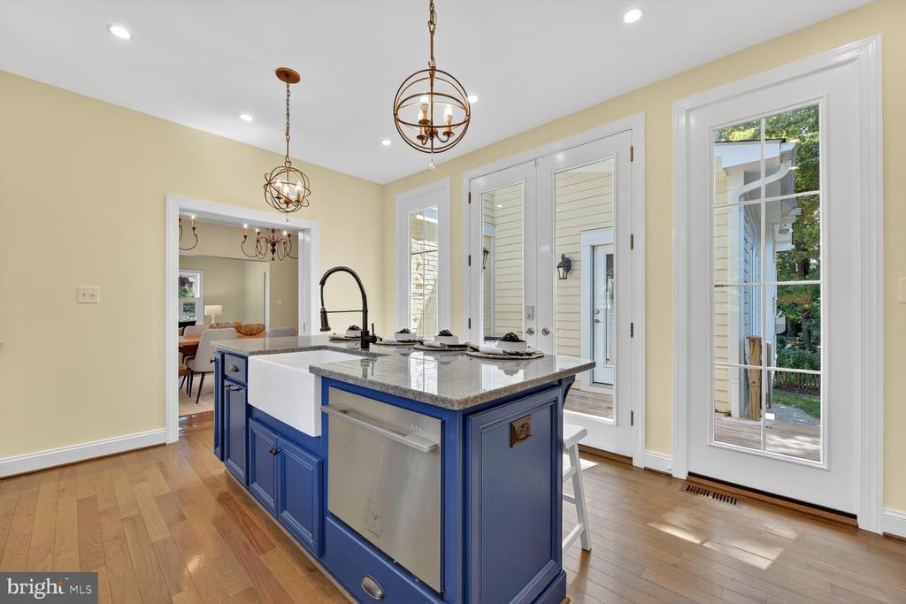 Arlington, Virginia, 22213, United States, 5 Bedrooms Bedrooms, ,5 BathroomsBathrooms,Residential,For Sale,1982488