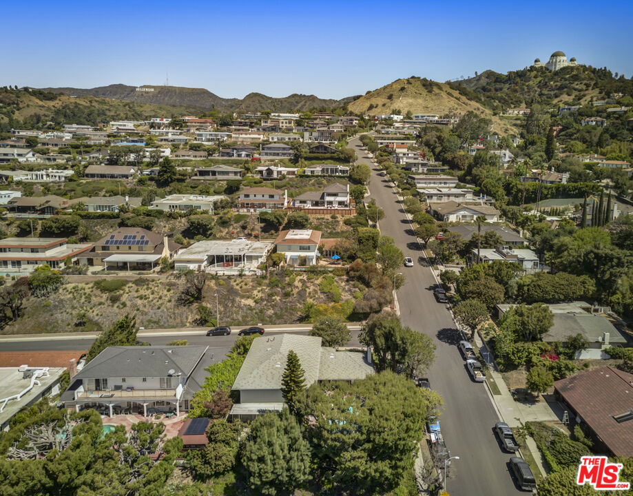 Los Angeles, California, 90027, United States, 4 Bedrooms Bedrooms, ,4 BathroomsBathrooms,Residential,For Sale,1918176