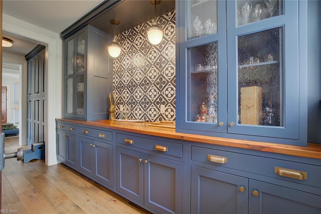 Williamstown, West Virginia, 26187, United States, 5 Bedrooms Bedrooms, ,8 BathroomsBathrooms,Residential,For Sale,1980118