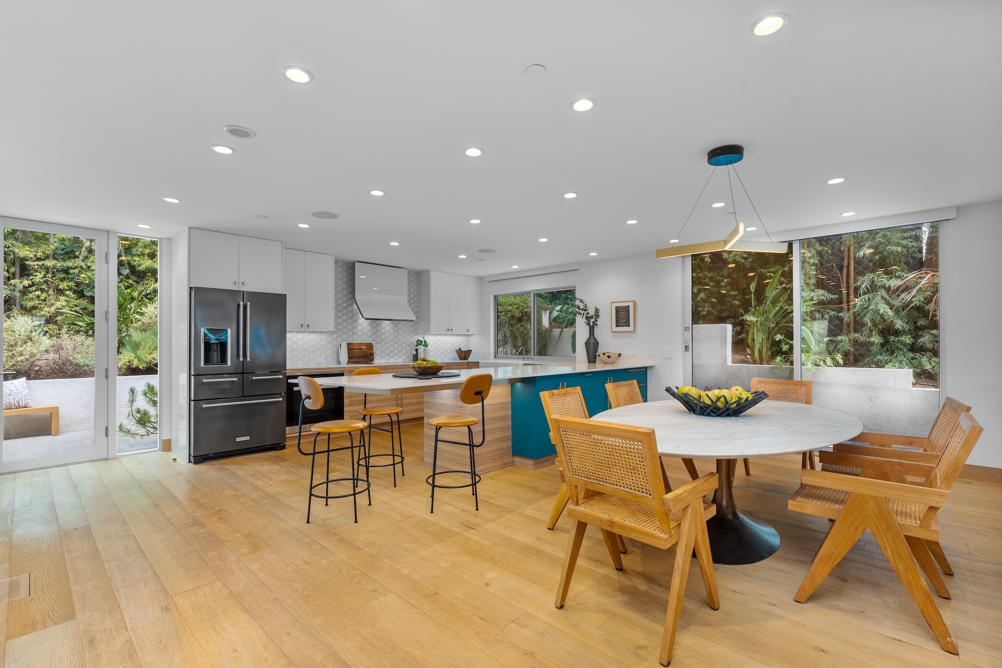  2129 Redcliff St - 物件實景