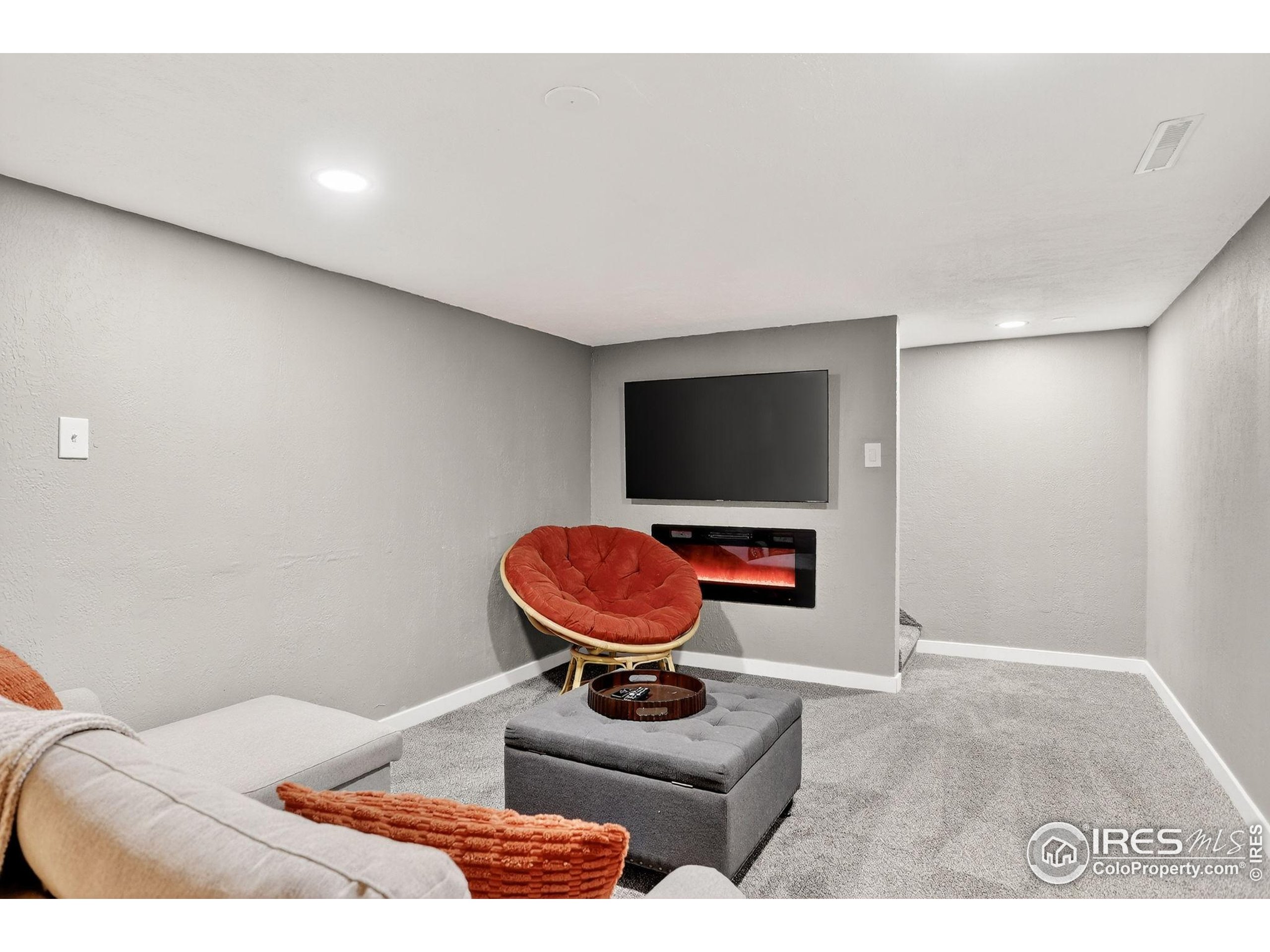 Longmont, Colorado, 80501, United States, 3 Bedrooms Bedrooms, ,1 BathroomBathrooms,Residential,For Sale,1948840