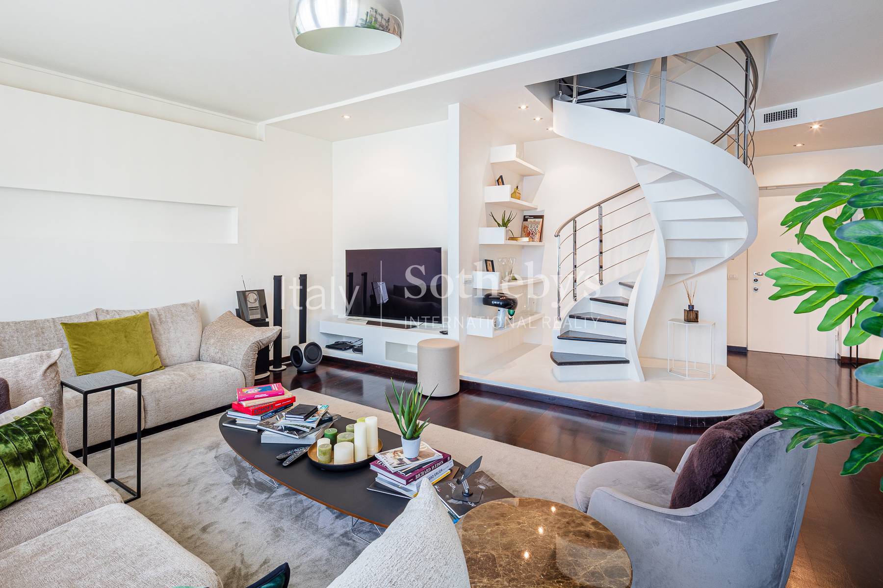  Prestigious penthouse with terrace steps from Montenapoleone - 物件實景