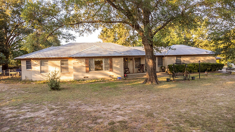 GRAND SALINE, Texas, 75140, United States, 3 Bedrooms Bedrooms, ,2 BathroomsBathrooms,Residential,For Sale,1960368