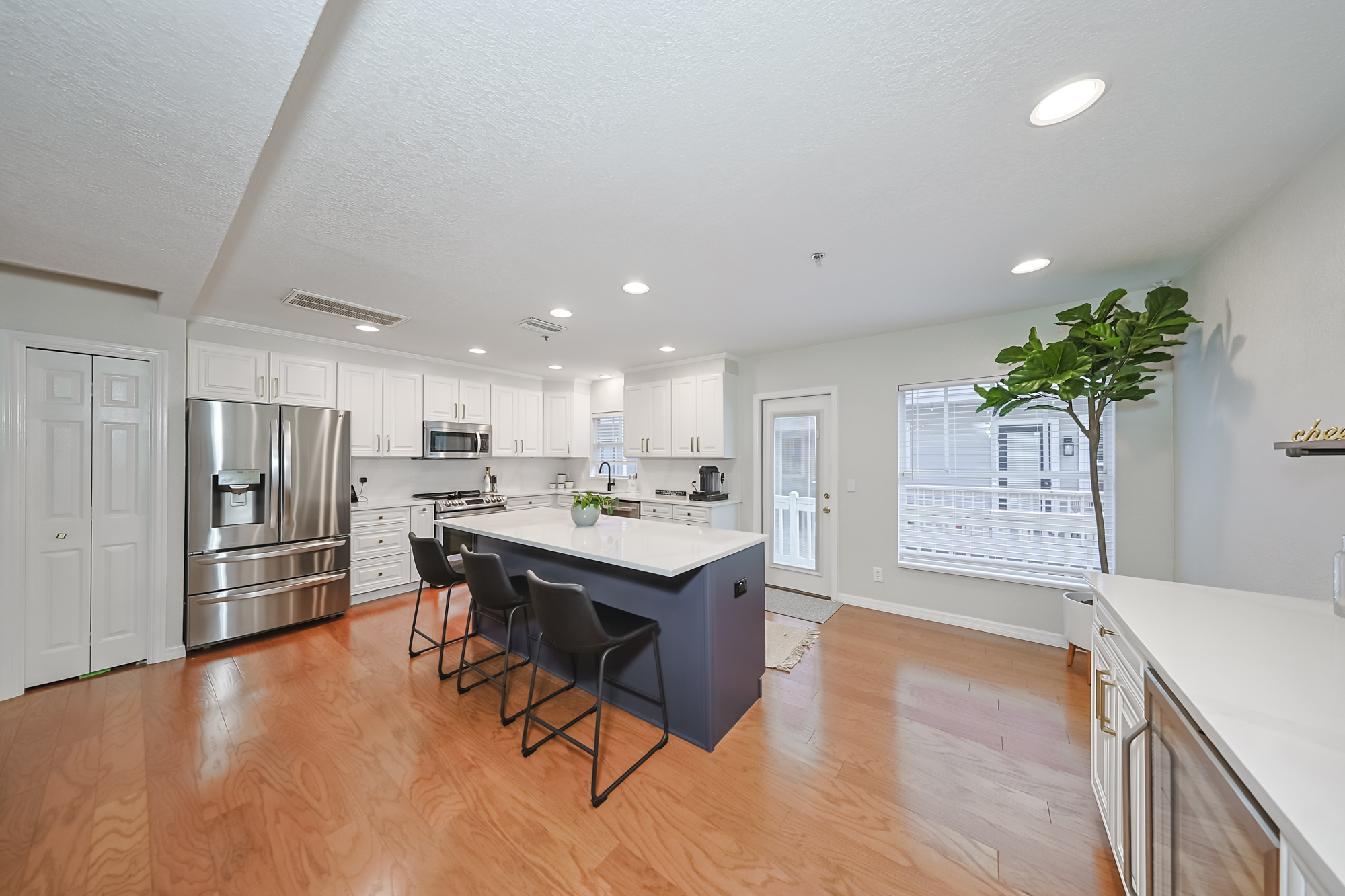 Tampa, Florida, 33629, United States, 3 Bedrooms Bedrooms, ,3 BathroomsBathrooms,Residential,For Sale,1980841